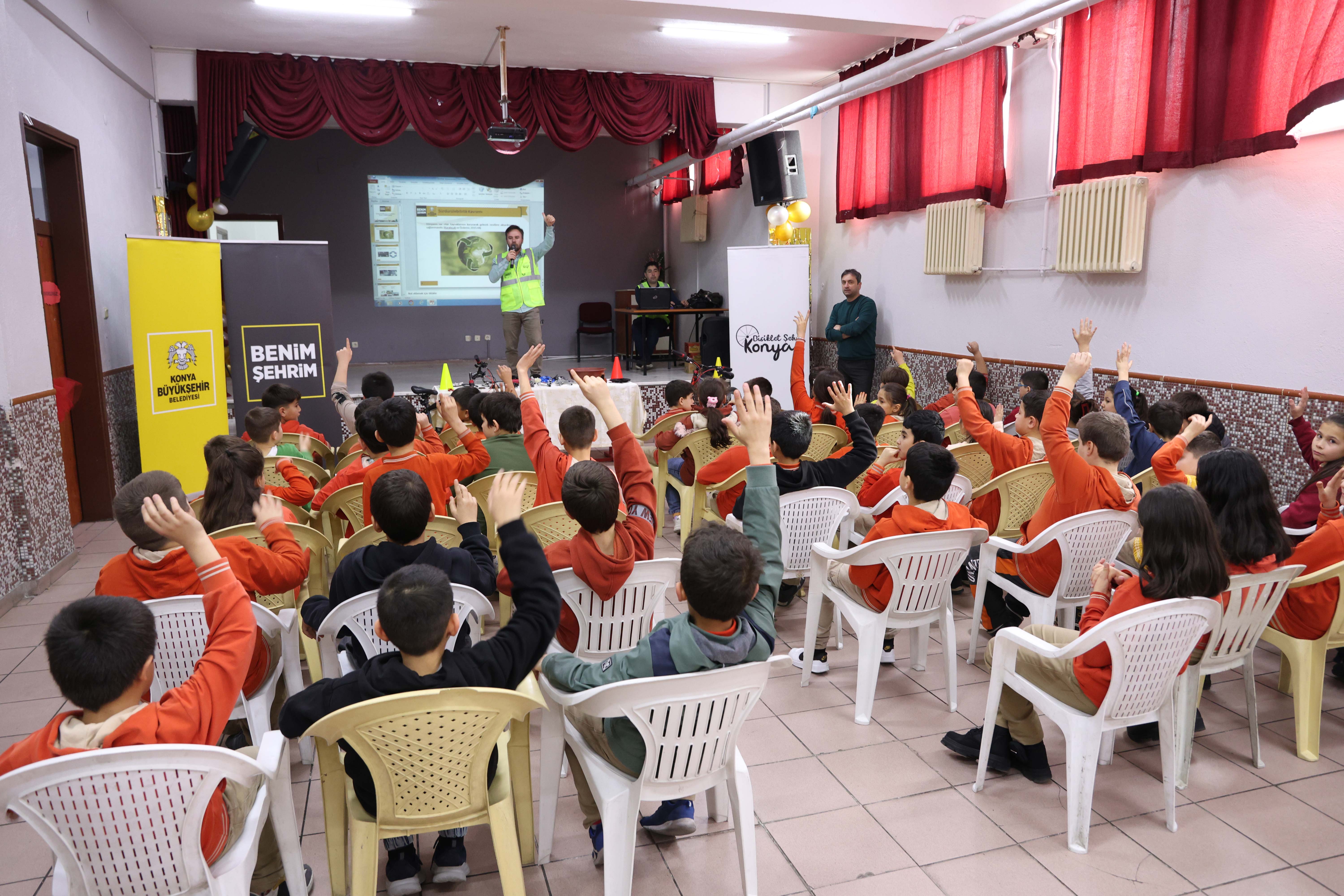 KONYA BÜYÜKŞEHİR “DÜNYA KIŞIN İŞE BİSİKLETLE GİTME GÜNÜ” KAPSAMINDA ETKİNLİKLER DÜZENLİYOR