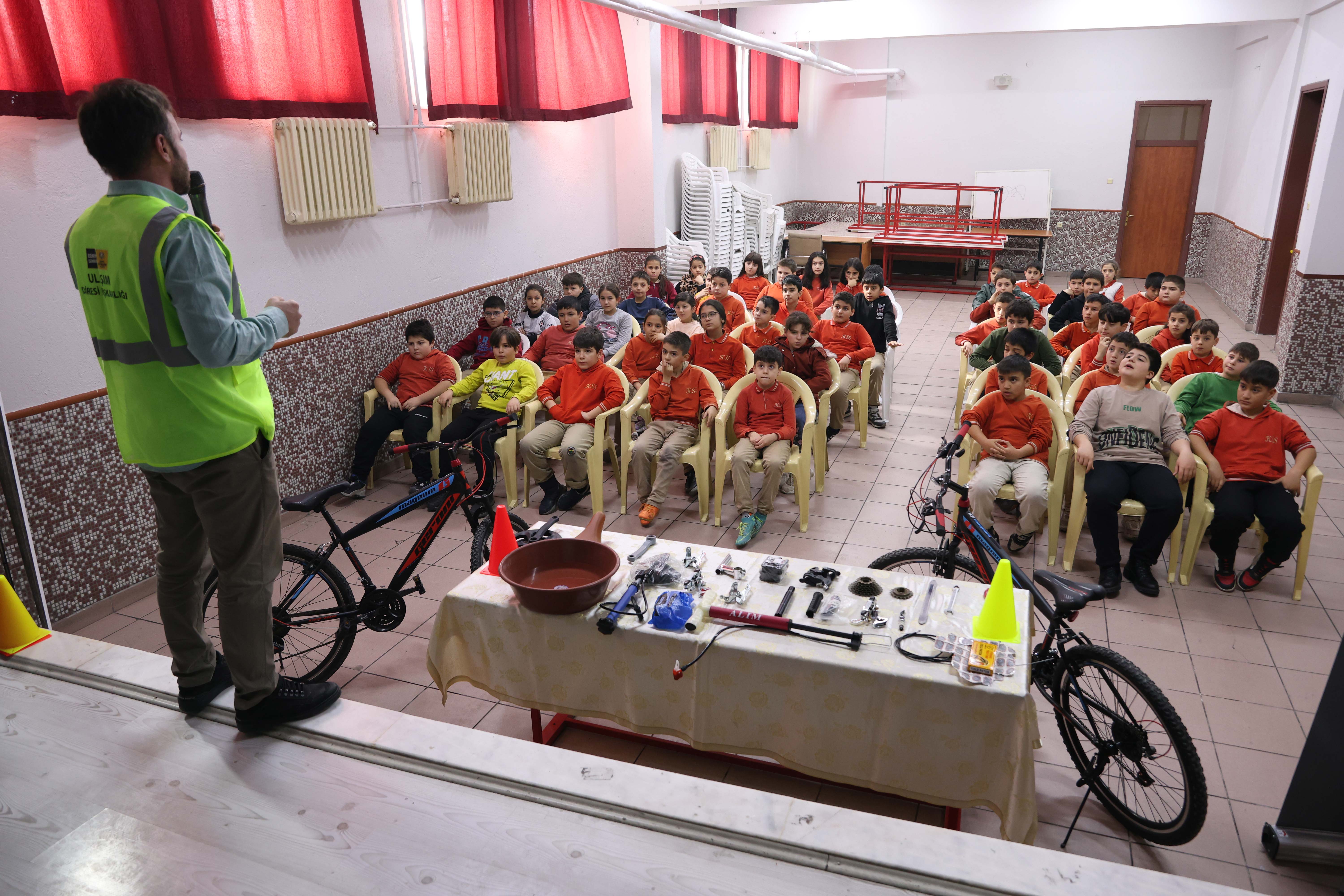 KONYA BÜYÜKŞEHİR “DÜNYA KIŞIN İŞE BİSİKLETLE GİTME GÜNÜ” KAPSAMINDA ETKİNLİKLER DÜZENLİYOR