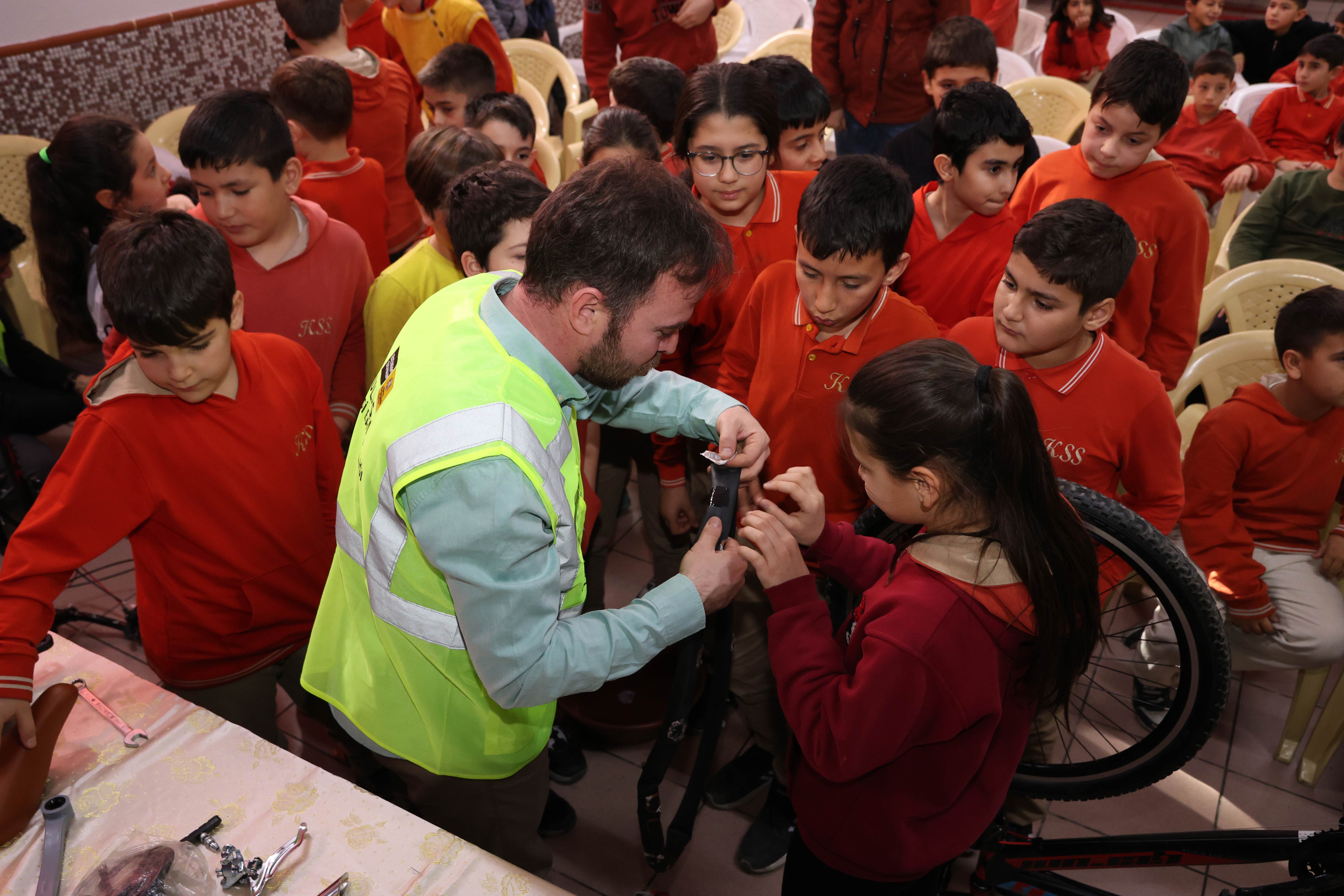 KONYA BÜYÜKŞEHİR “DÜNYA KIŞIN İŞE BİSİKLETLE GİTME GÜNÜ” KAPSAMINDA ETKİNLİKLER DÜZENLİYOR