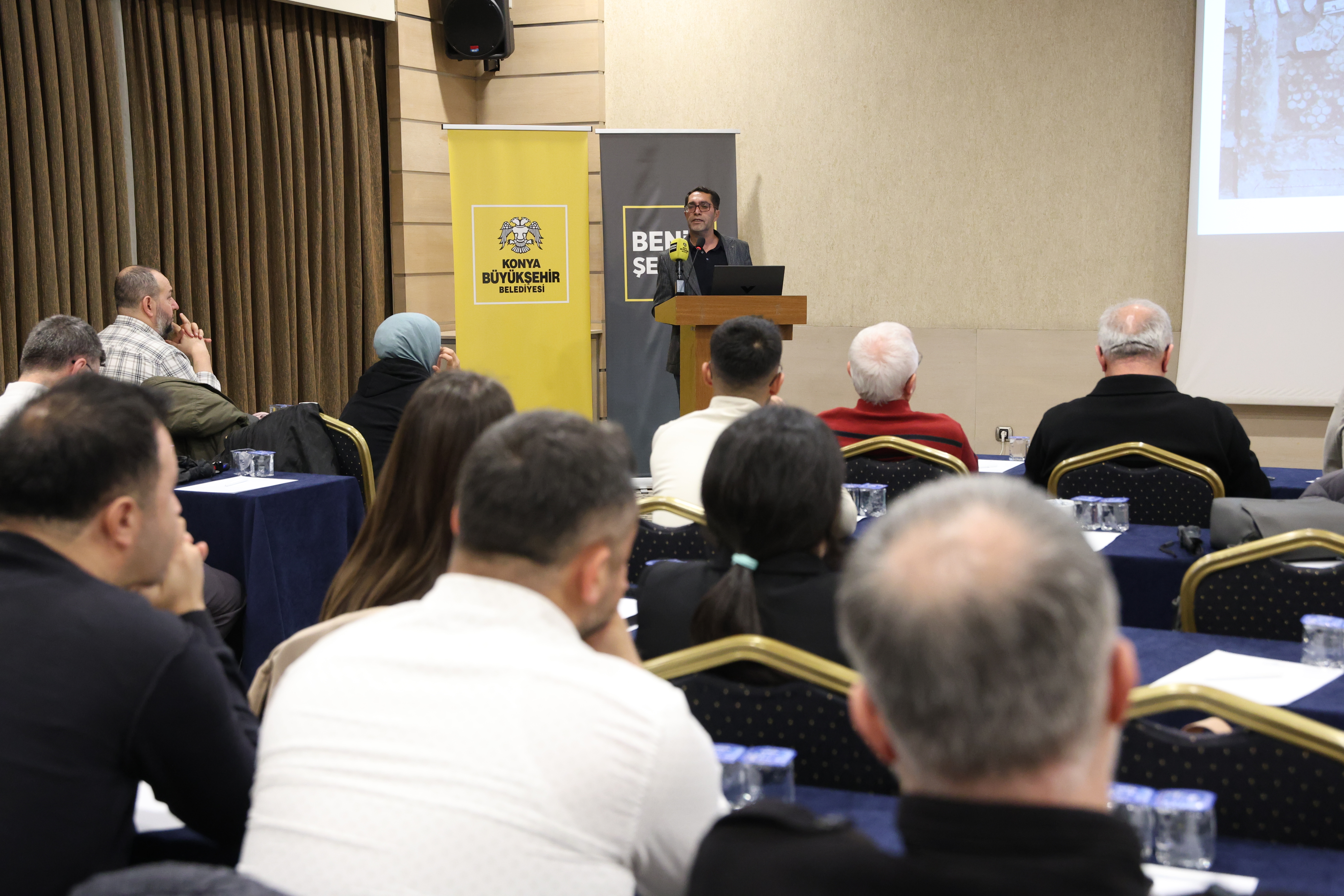 "KONYA'NIN ZENGİNLİKLERİ: TURİZM VE KÜLTÜREL MİRAS EĞİTİMLERİ" PROGRAMI İLE ŞEHRİN SAKLI MİRASLARI ANLATILDI