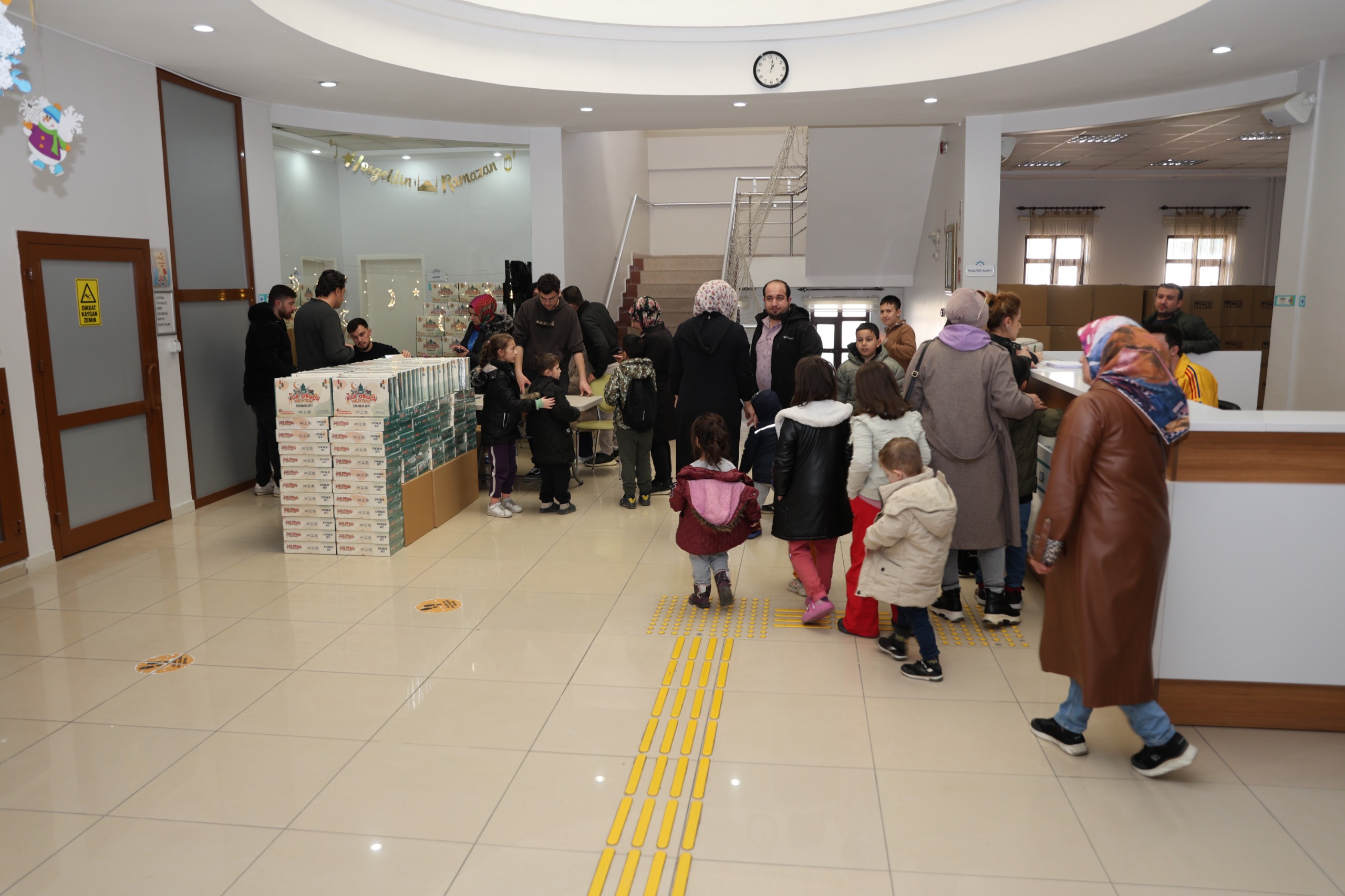 BAŞKAN ALTAY: “ÇOCUKLAR RAMAZAN’I HEYECANLA KARŞILASIN DİYE İLK ORUÇ HEDİYELERİNİN DAĞITIMINA BAŞLADIK”