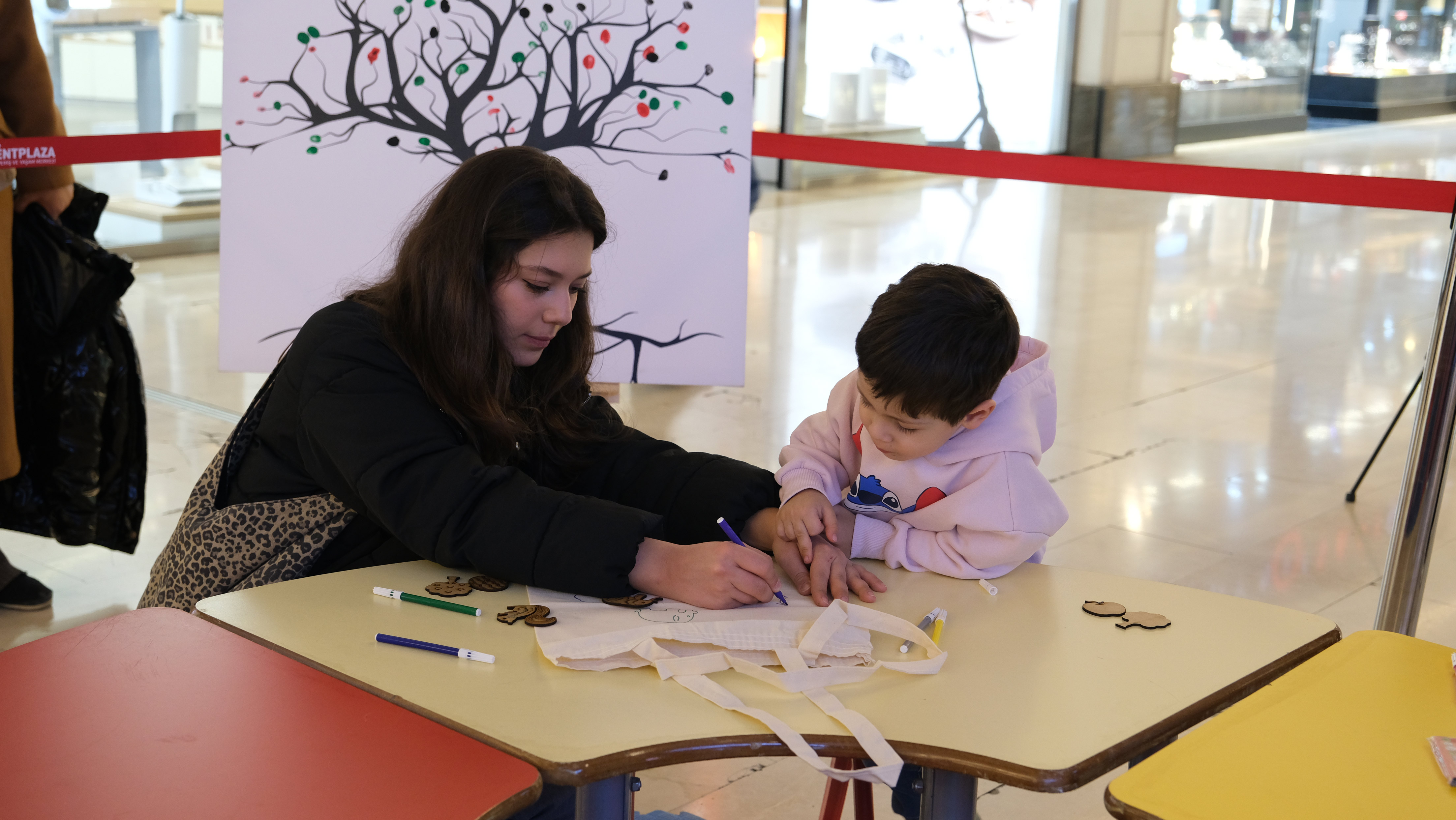 KONYA BÜYÜKŞEHİR, KONYA’DAKİ GAZZELİ ÇOCUKLARIN RESİMLERİNDEN SERGİ AÇTI