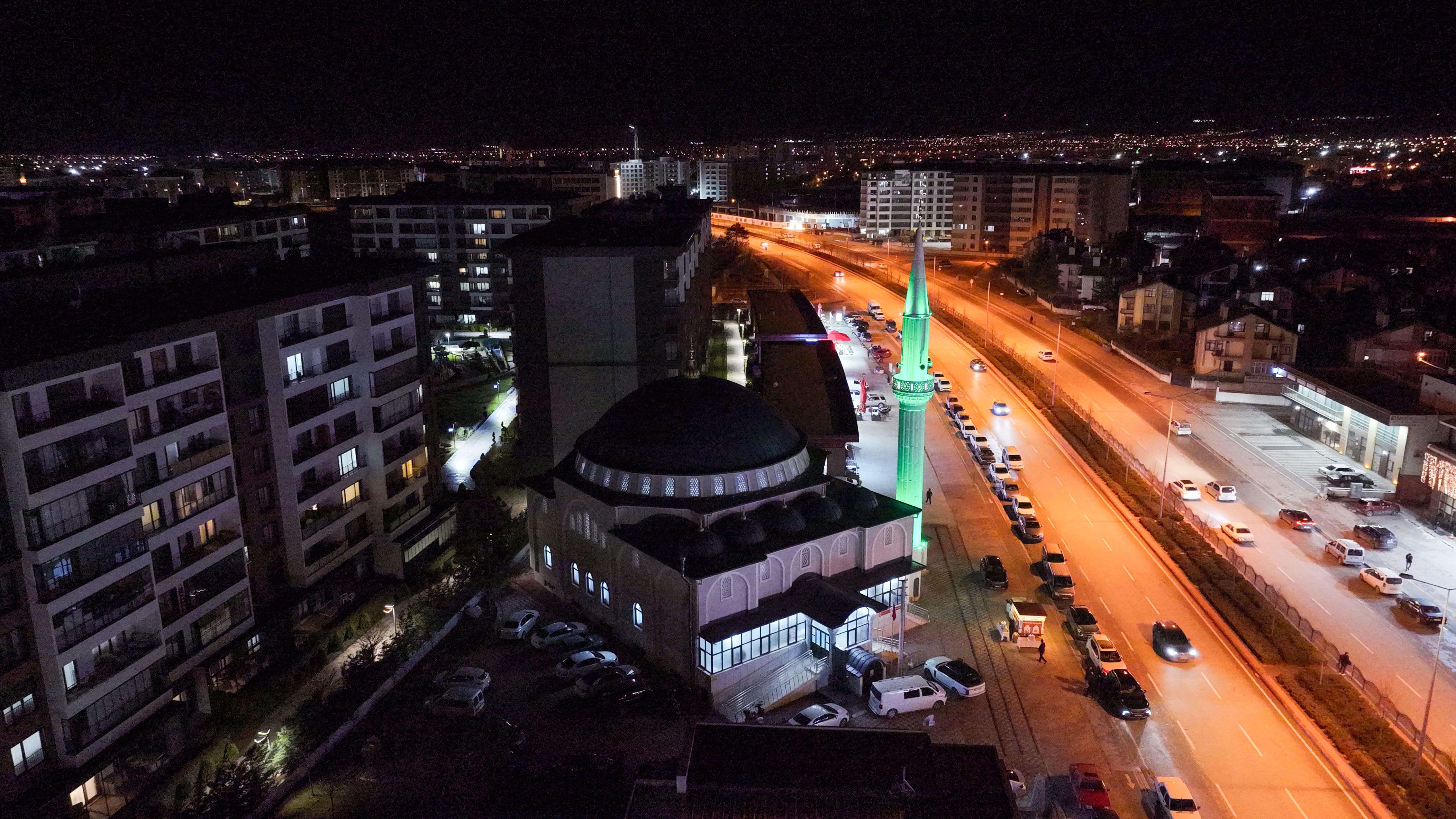 BAŞKAN ALTAY VE BAŞKAN KAVUŞ KONYALILARIN İLK TERAVİH NAMAZI HEYECANINA ORTAK OLDU