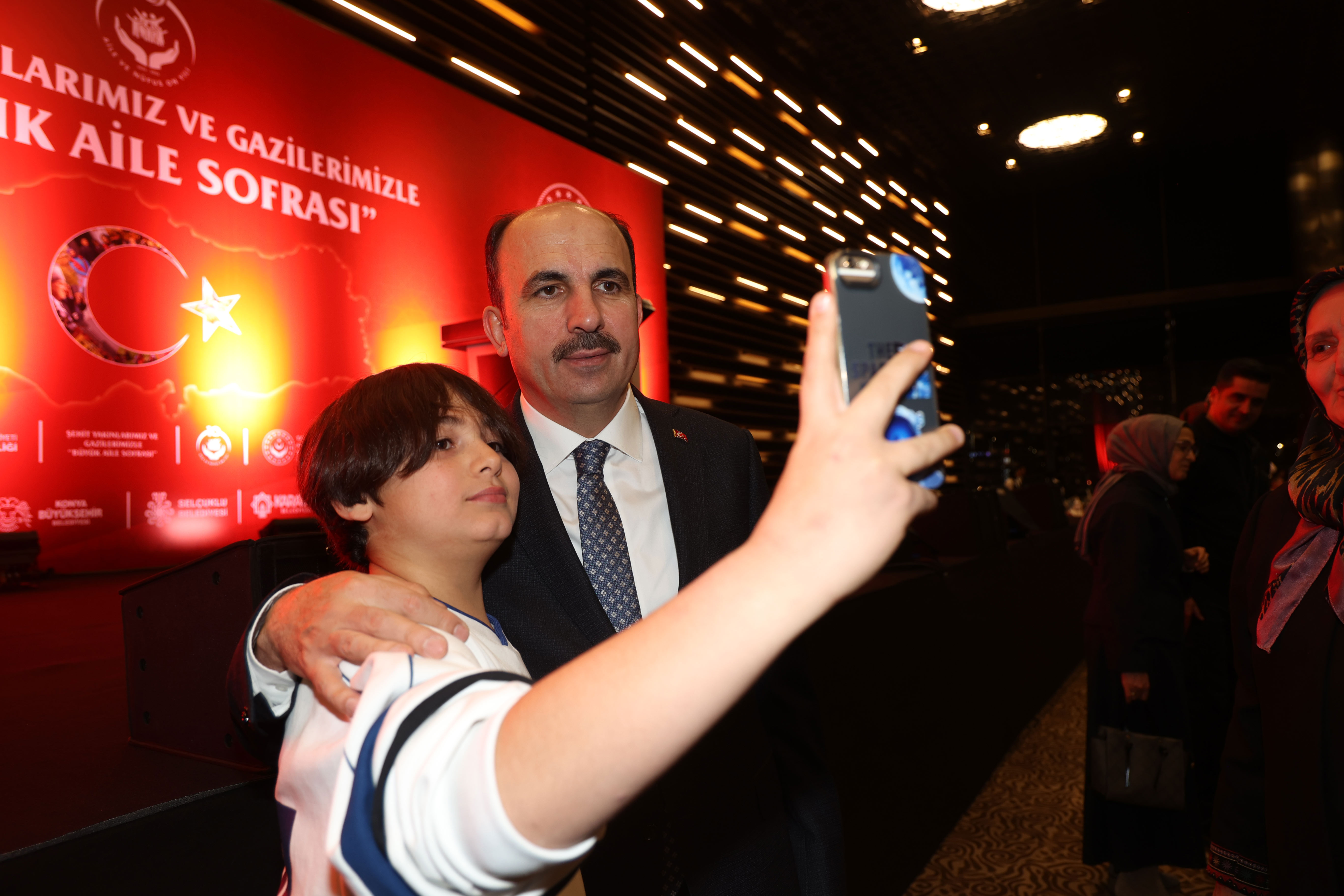 KONYA’DAKİ ŞEHİT AİLELERİ, GAZİLER VE GAZİ YAKINLARI "BÜYÜK AİLE SOFRASI"NDA BULUŞTU