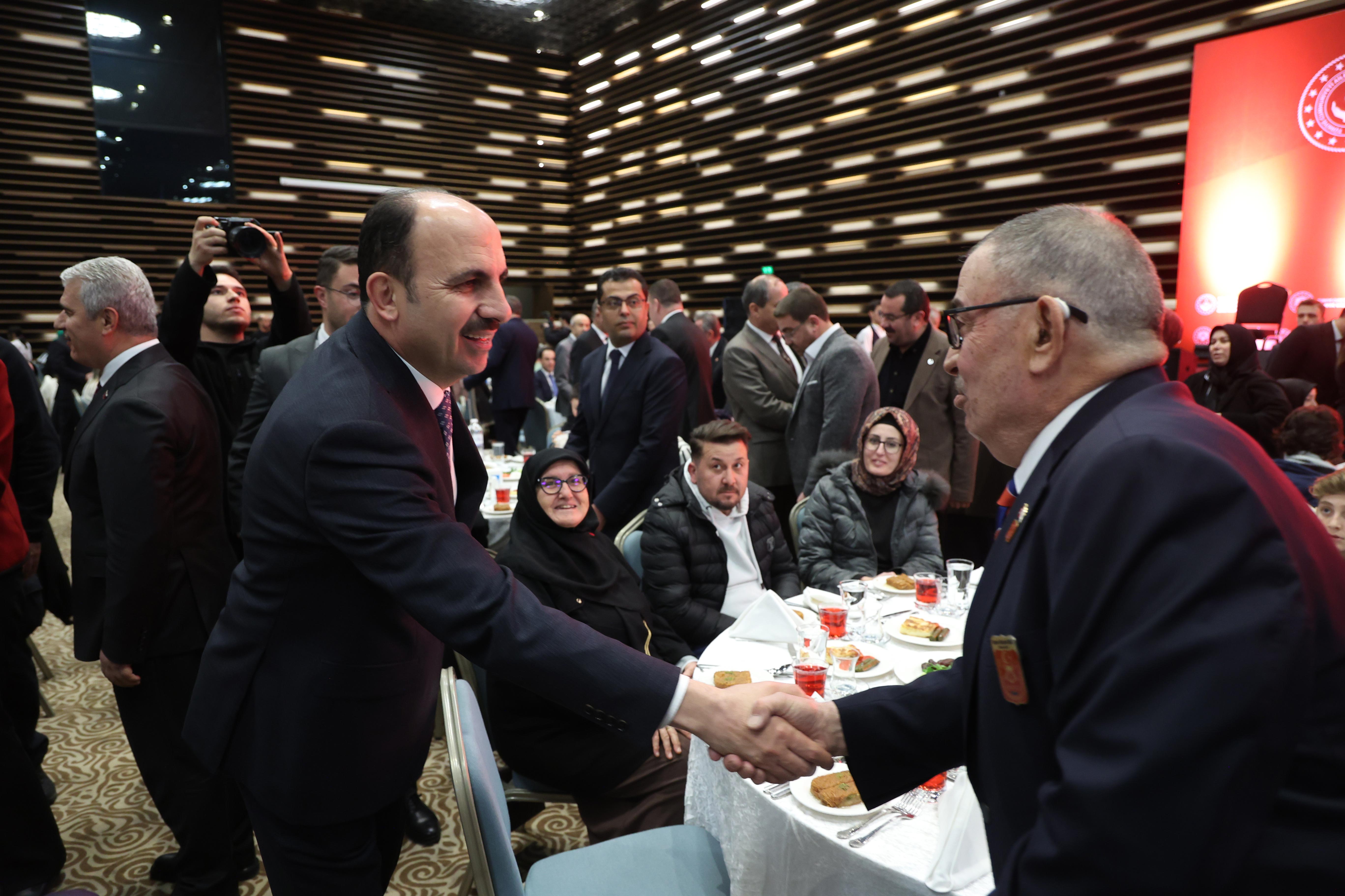 KONYA’DAKİ ŞEHİT AİLELERİ, GAZİLER VE GAZİ YAKINLARI "BÜYÜK AİLE SOFRASI"NDA BULUŞTU