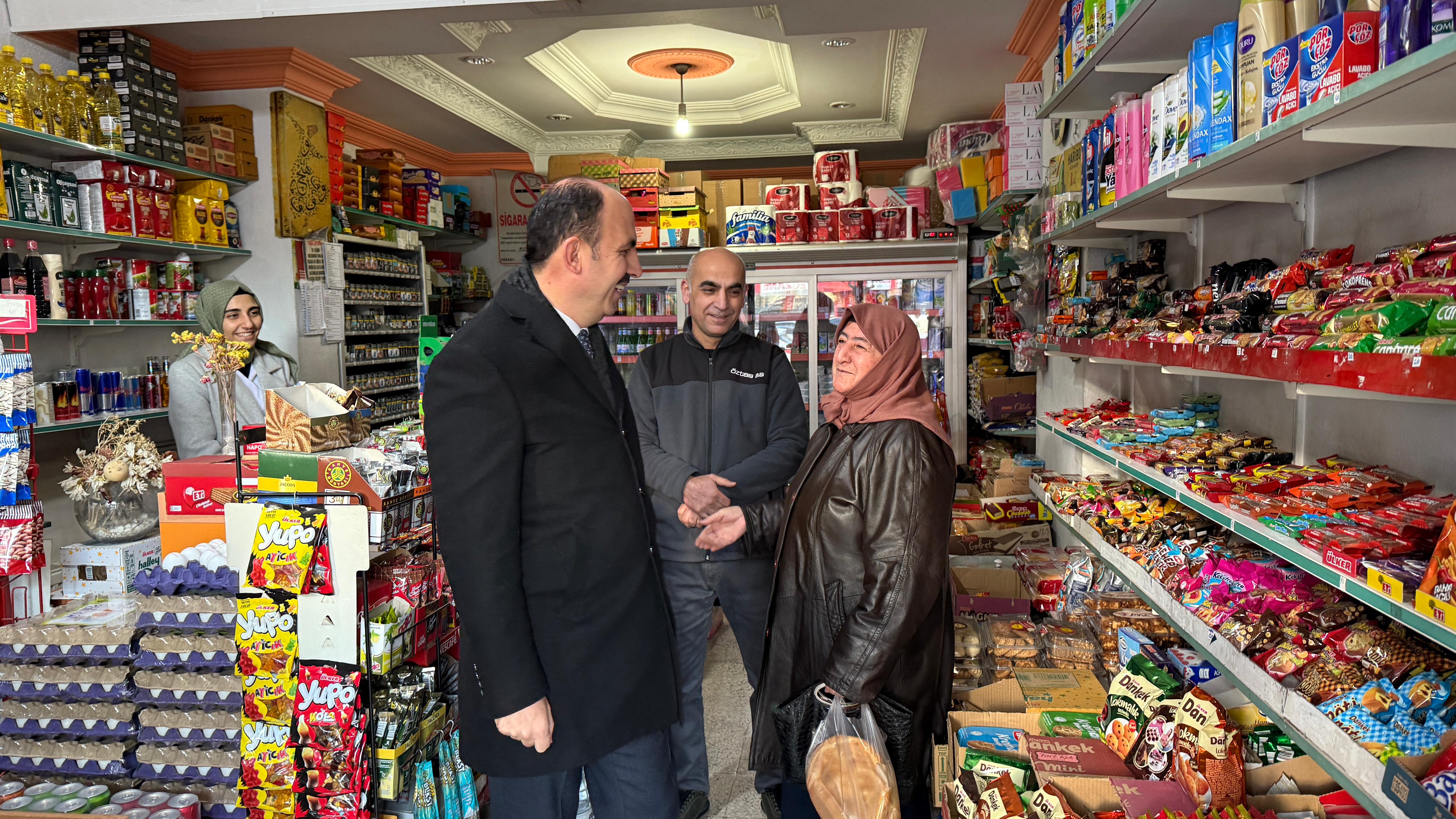 BAŞKAN ALTAY ŞEHİR MERKEZİNDE İFTAR ÖNCESİ ESNAFI ZİYARET ETTİ