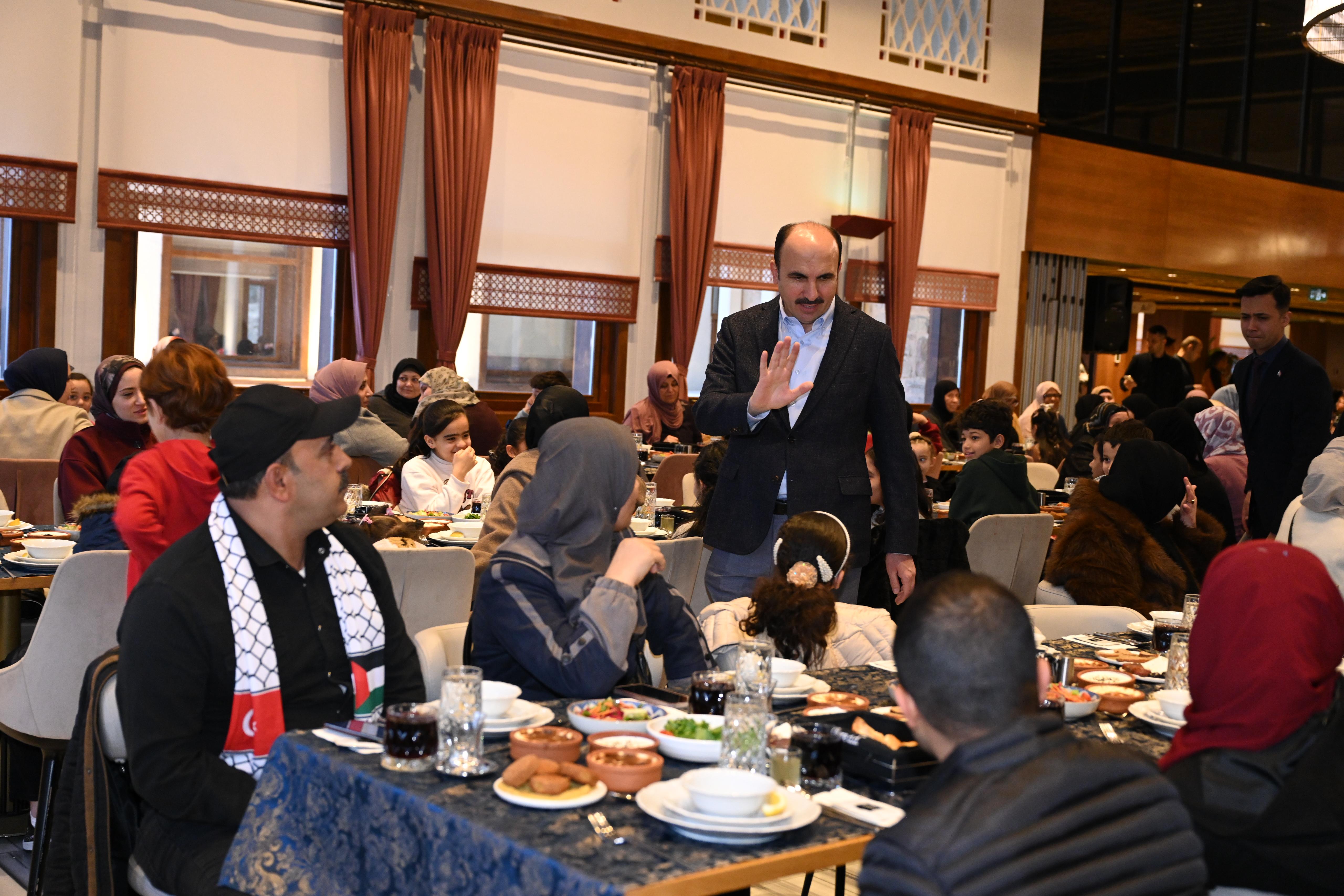 BAŞKAN ALTAY KONYA’DAKİ GAZZELİ AİLELERLE İFTAR SOFRASINDA BULUŞTU