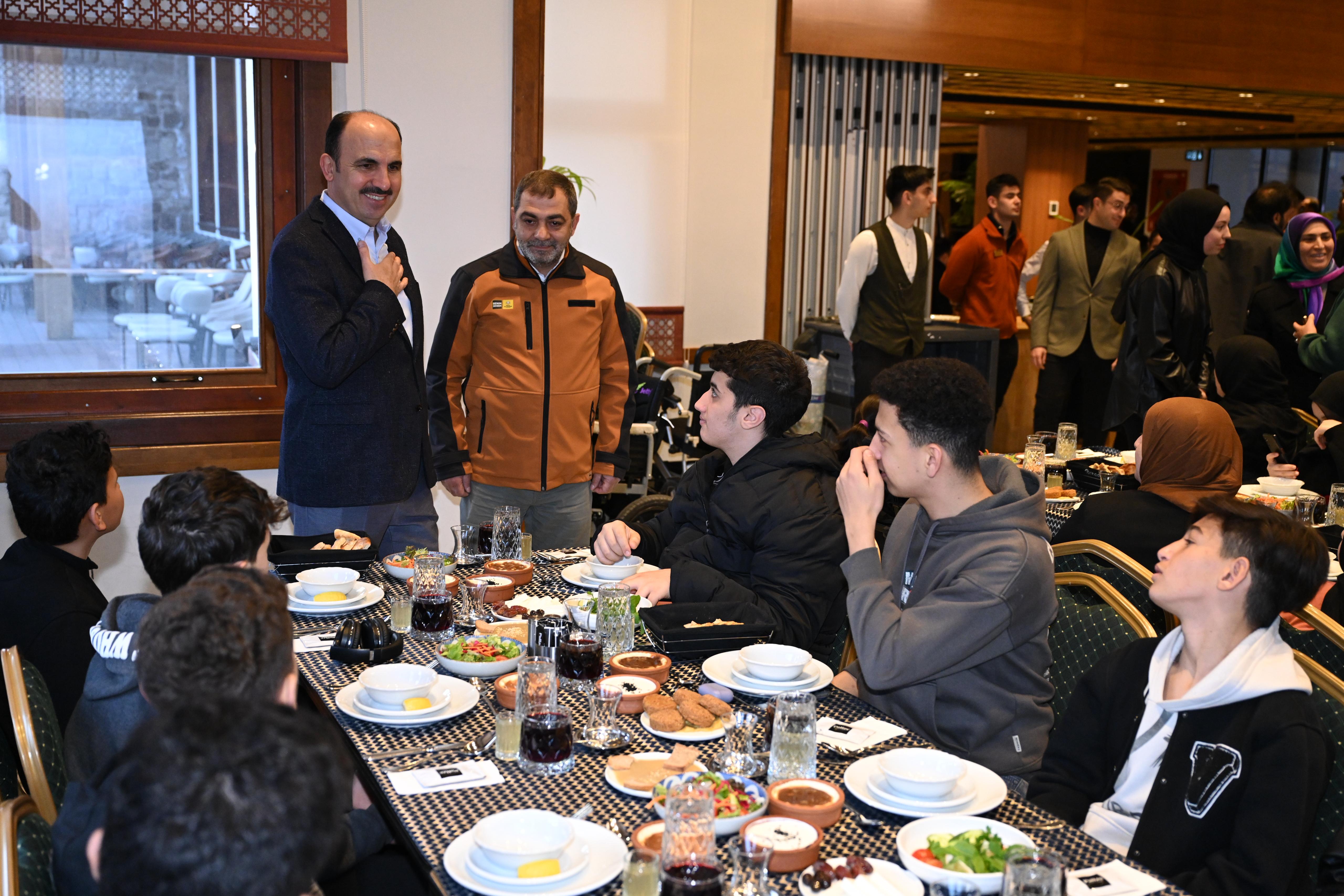 BAŞKAN ALTAY KONYA’DAKİ GAZZELİ AİLELERLE İFTAR SOFRASINDA BULUŞTU