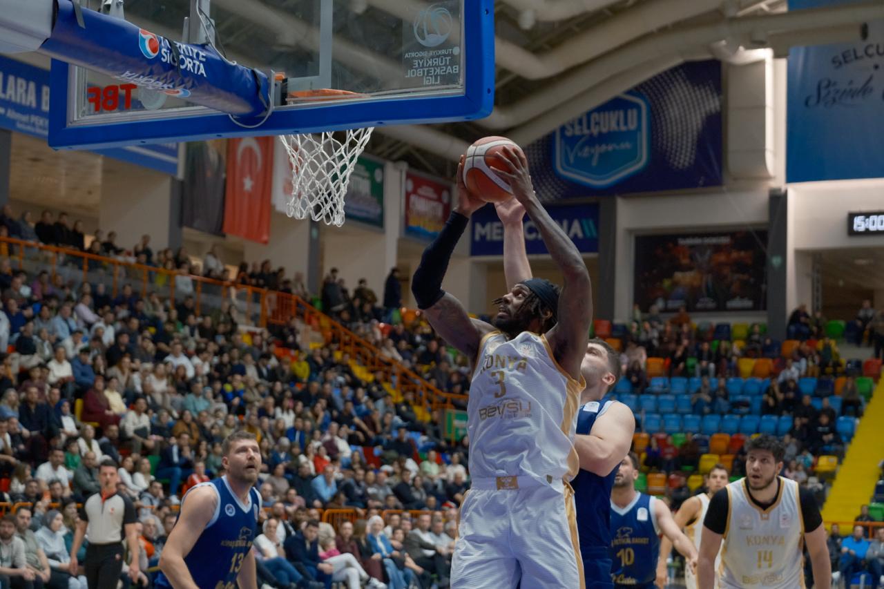 BÜYÜKŞEHİR EVİNDE YENİLGİYİ UNUTTU