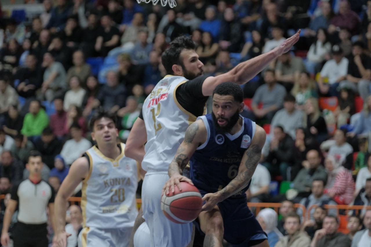 BÜYÜKŞEHİR EVİNDE YENİLGİYİ UNUTTU