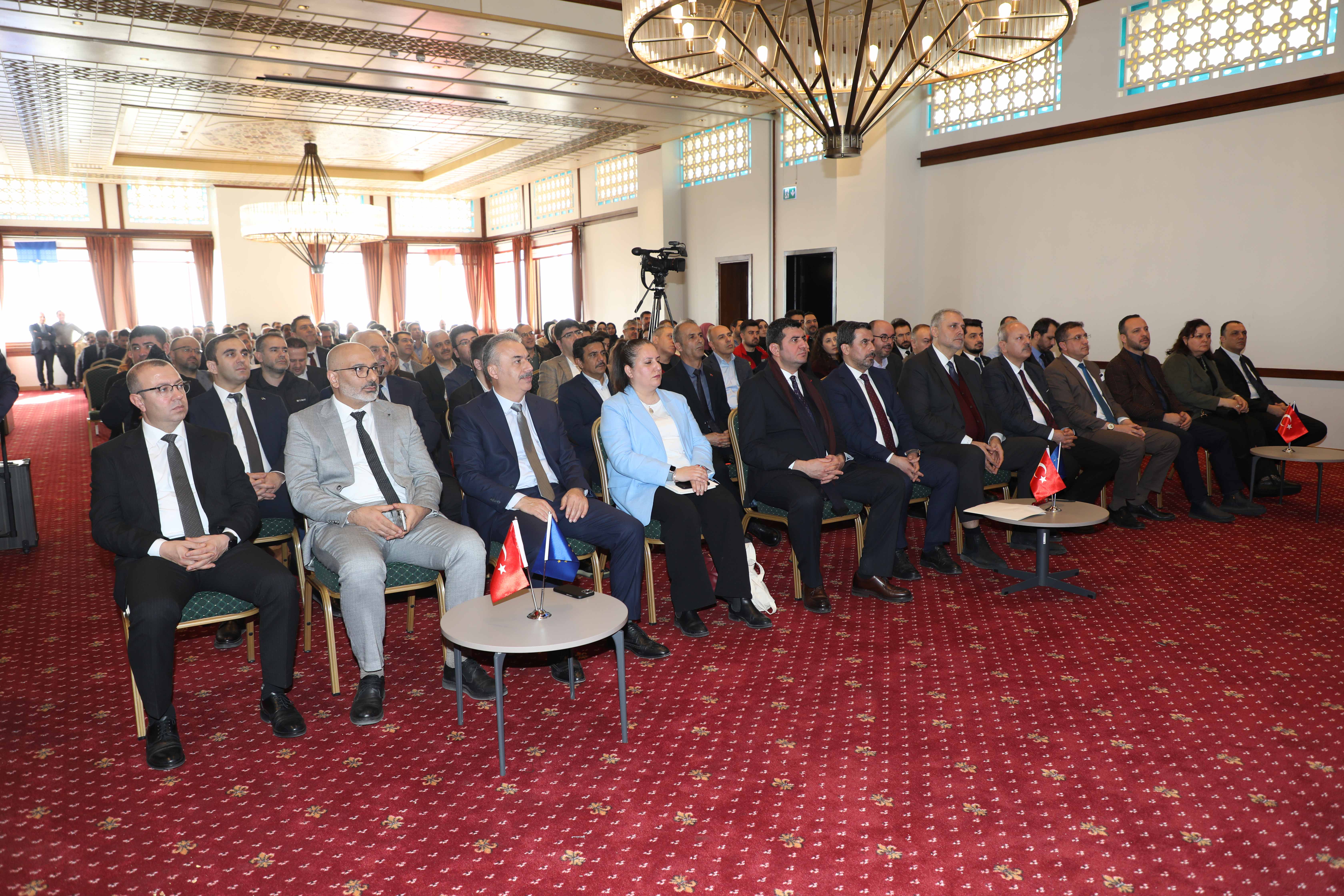 KONYA BÜYÜKŞEHİR AB DESTEKLİ “SÜRDÜRÜLEBİLİR VE DİRENÇLİ KENTLER İÇİN AKILLI KAVŞAK PROJESİ” AÇILIŞ KONFERANSINA EV SAHİPLİĞİ YAPTI