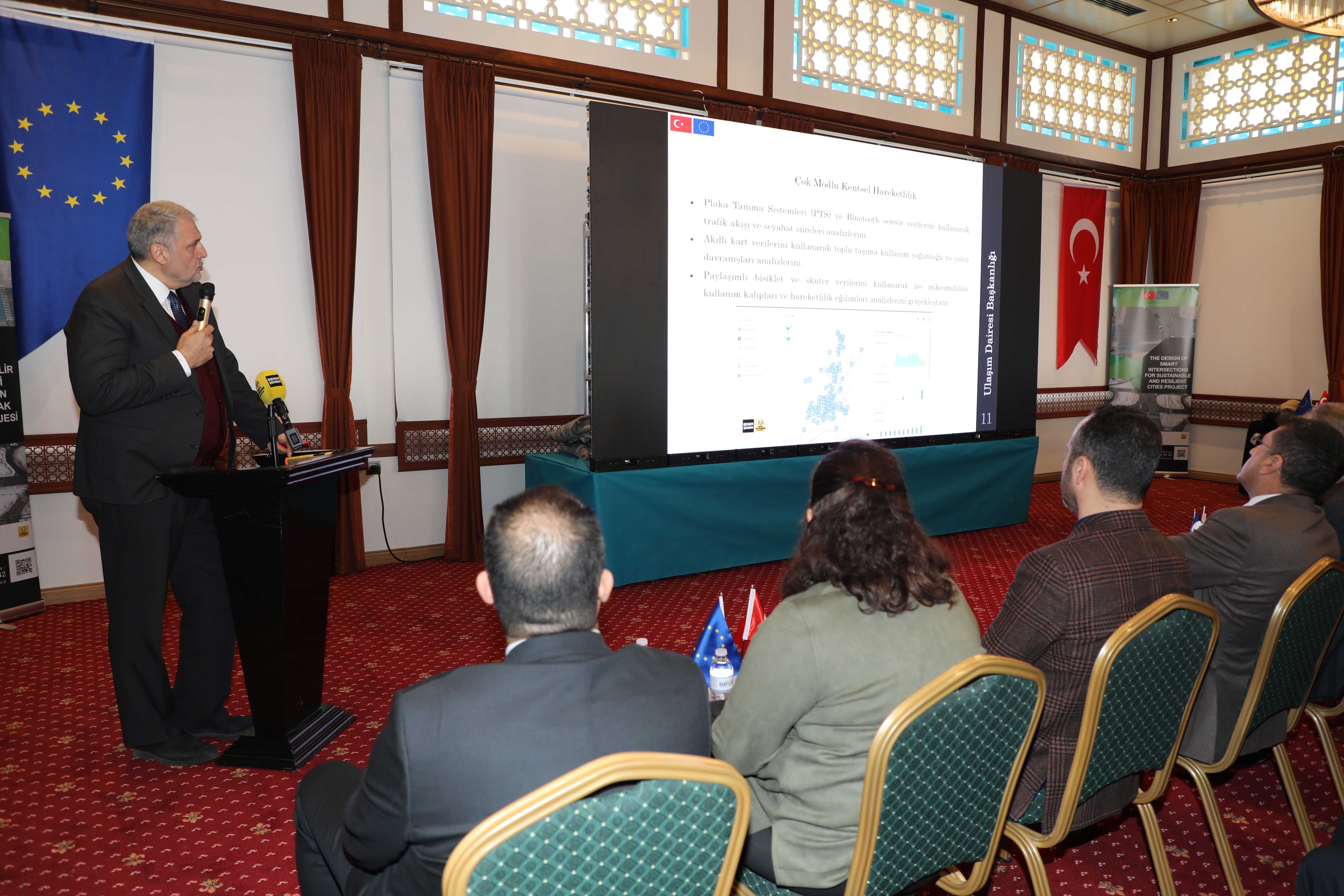 KONYA BÜYÜKŞEHİR AB DESTEKLİ “SÜRDÜRÜLEBİLİR VE DİRENÇLİ KENTLER İÇİN AKILLI KAVŞAK PROJESİ” AÇILIŞ KONFERANSINA EV SAHİPLİĞİ YAPTI