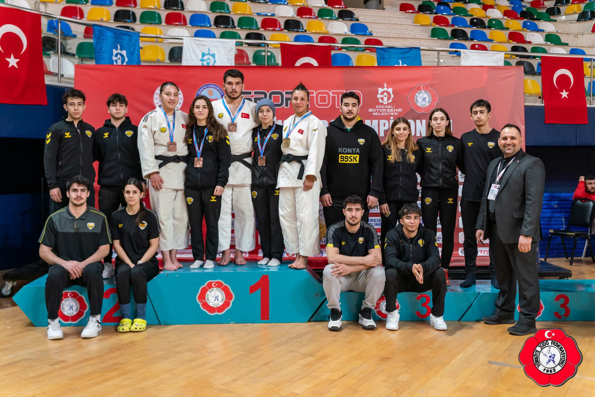 KONYA BÜYÜKŞEHİR BİSİKLETTE ZİRVEDE, JUDODA KÜRSÜDE