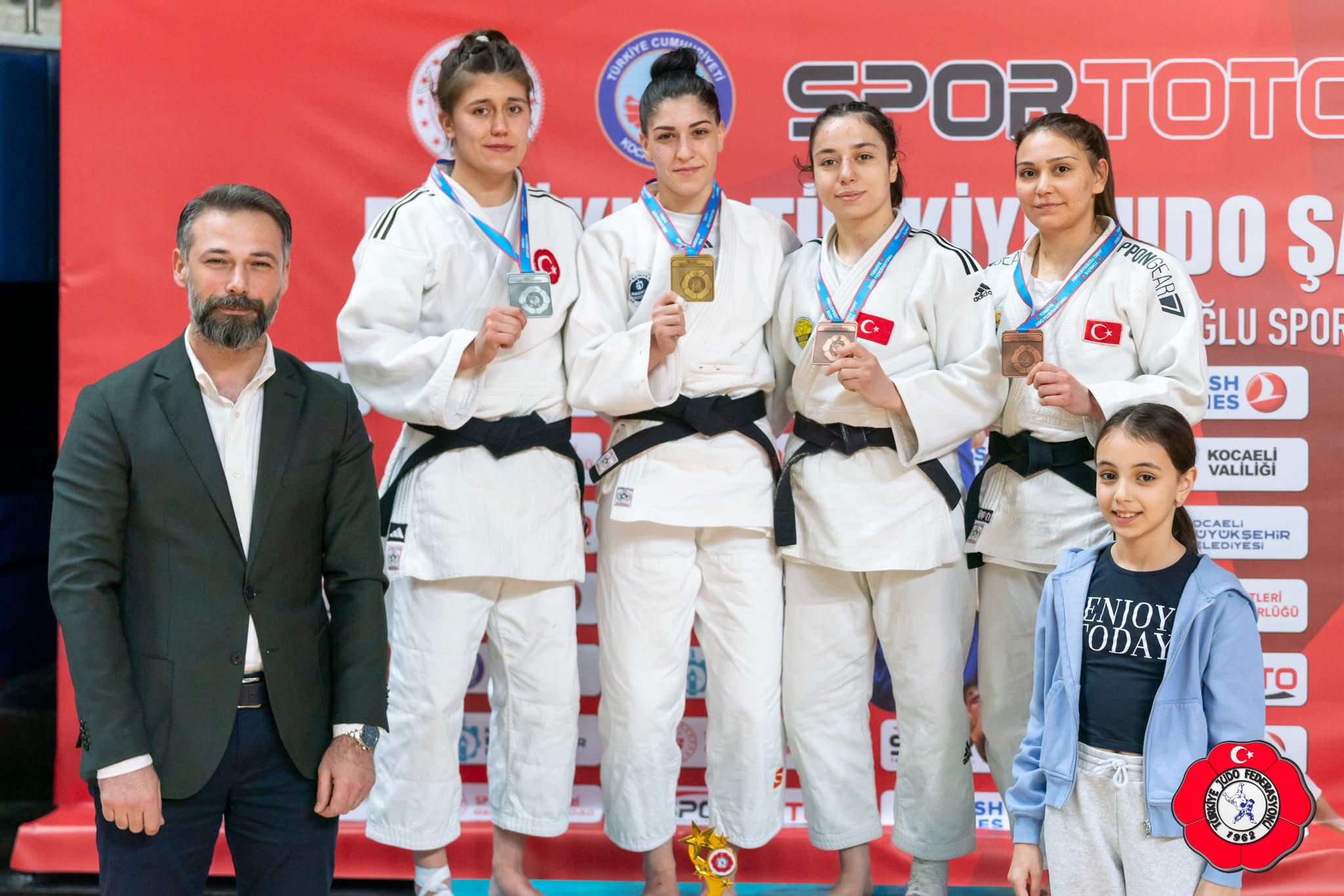 KONYA BÜYÜKŞEHİR BİSİKLETTE ZİRVEDE, JUDODA KÜRSÜDE