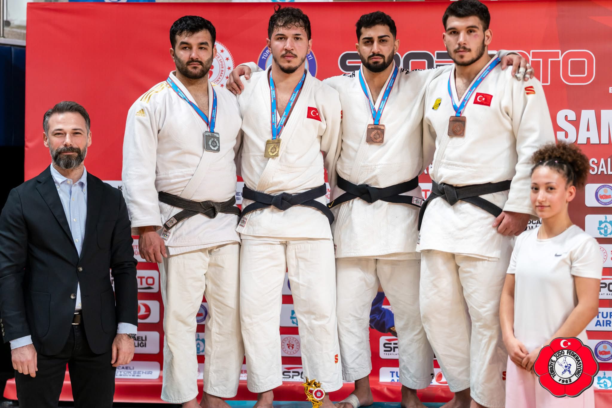 KONYA BÜYÜKŞEHİR BİSİKLETTE ZİRVEDE, JUDODA KÜRSÜDE