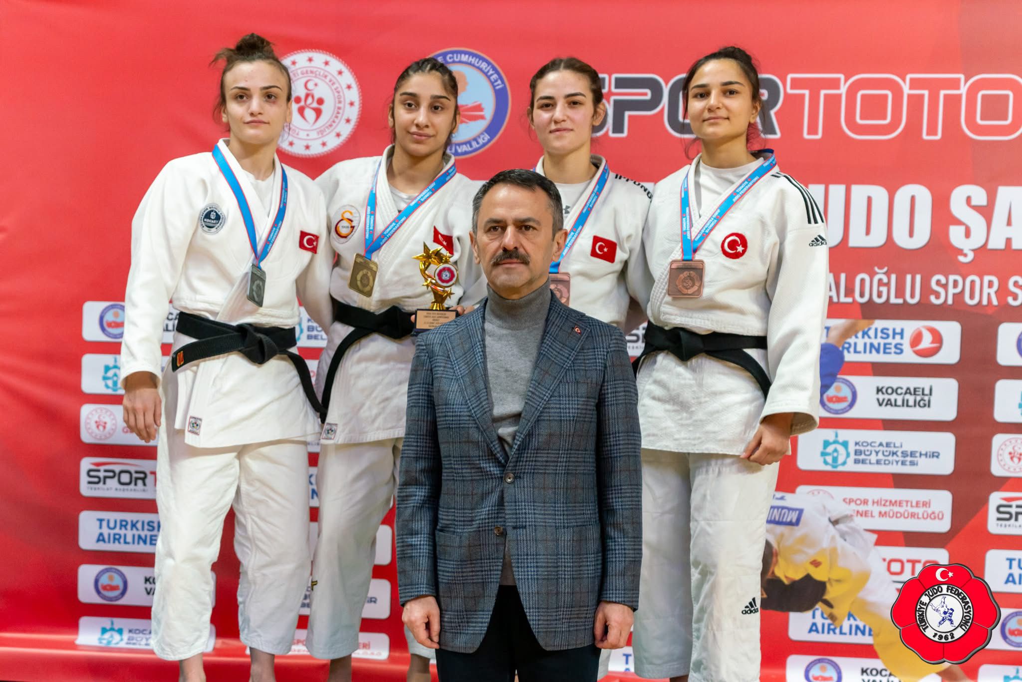 KONYA BÜYÜKŞEHİR BİSİKLETTE ZİRVEDE, JUDODA KÜRSÜDE