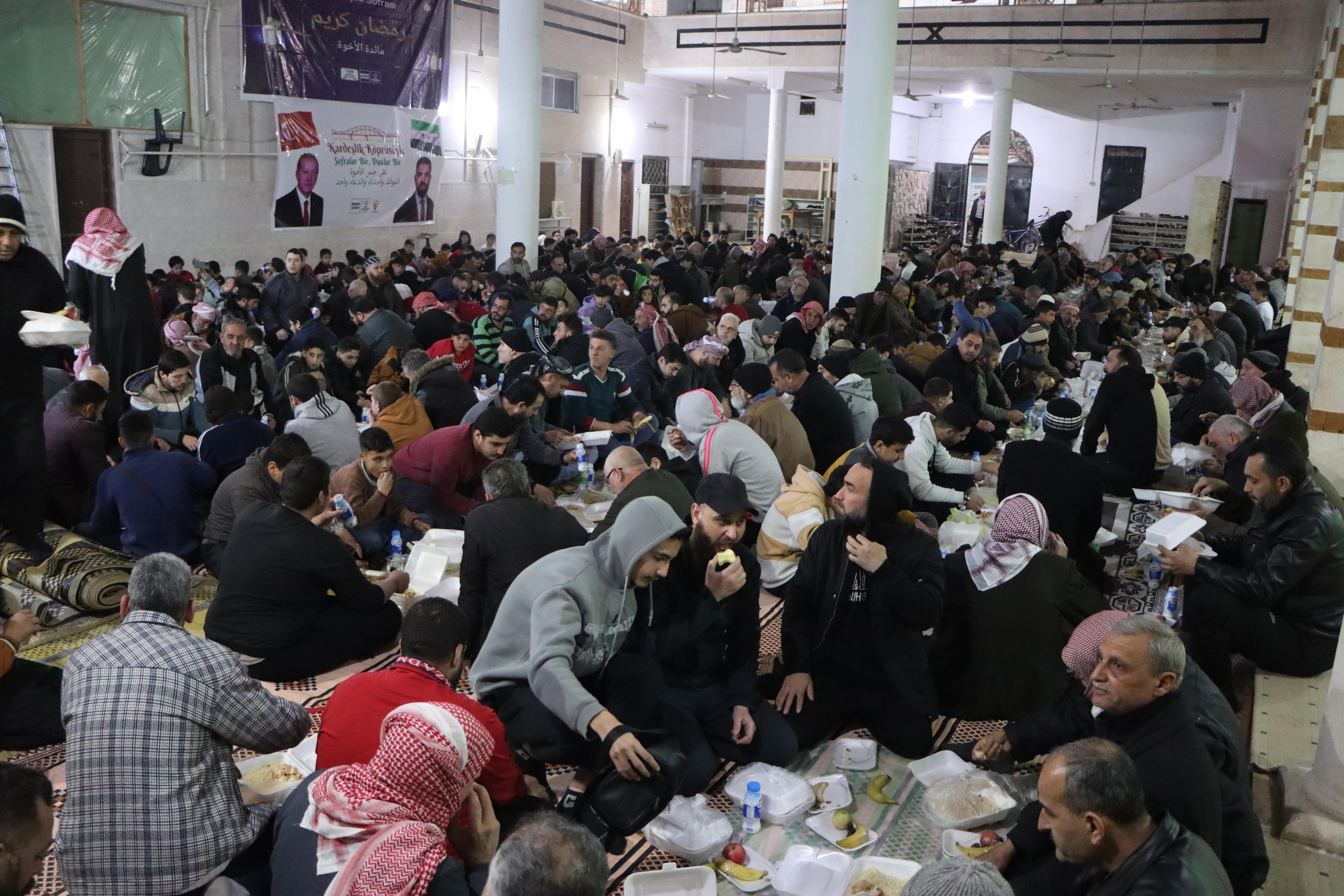 BAŞKAN ALTAY: “SURİYE’DE İFTAR SOFRALARI KURARAK KARDEŞLERİMİZLE BULUŞMANIN HUZURUNU YAŞIYORUZ”