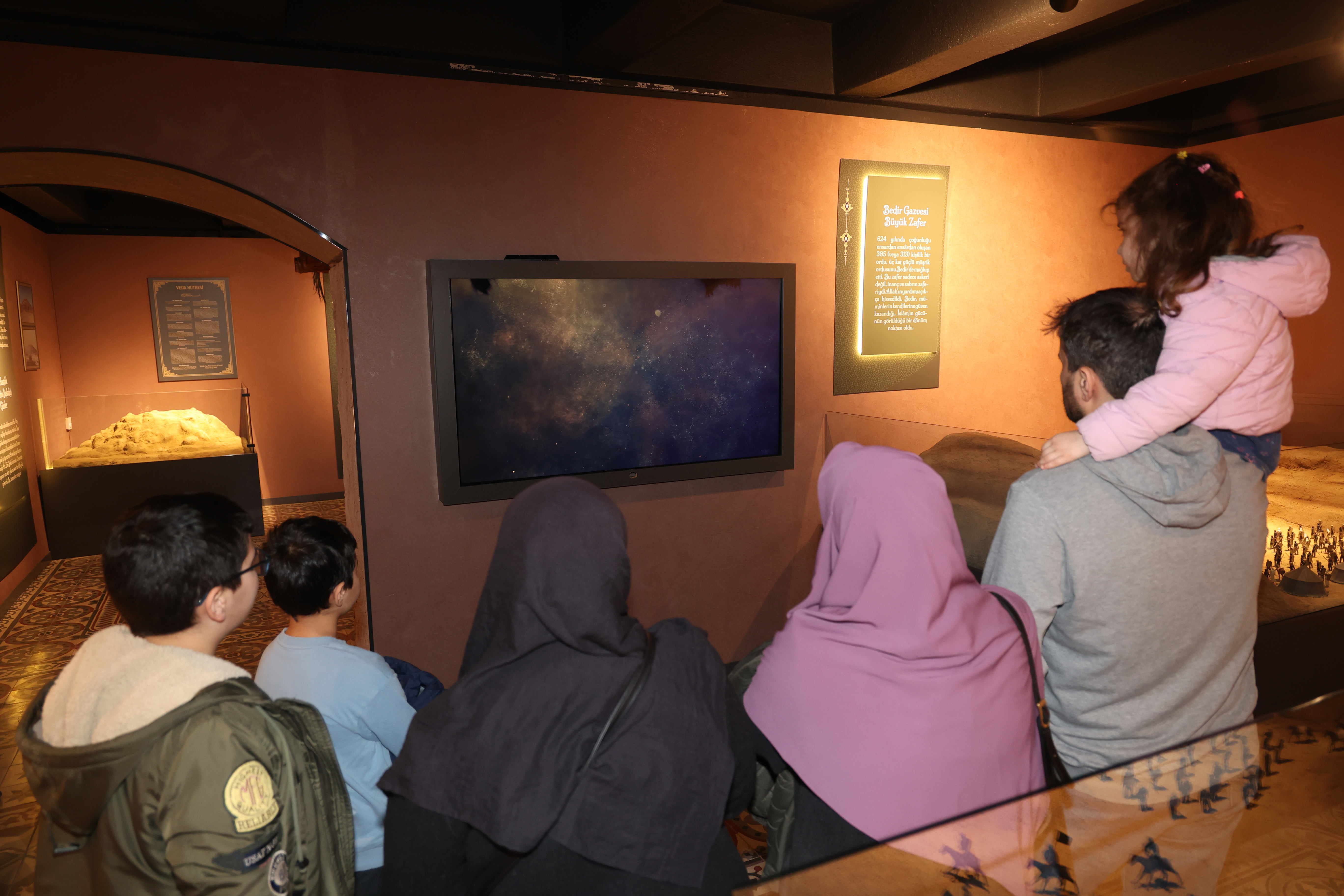 KONYA BÜYÜKŞEHİR’İN SİYER SERGİSİ RAMAZAN AYINDA PEYGAMBER AŞIKLARIYLA DOLUP TAŞIYOR