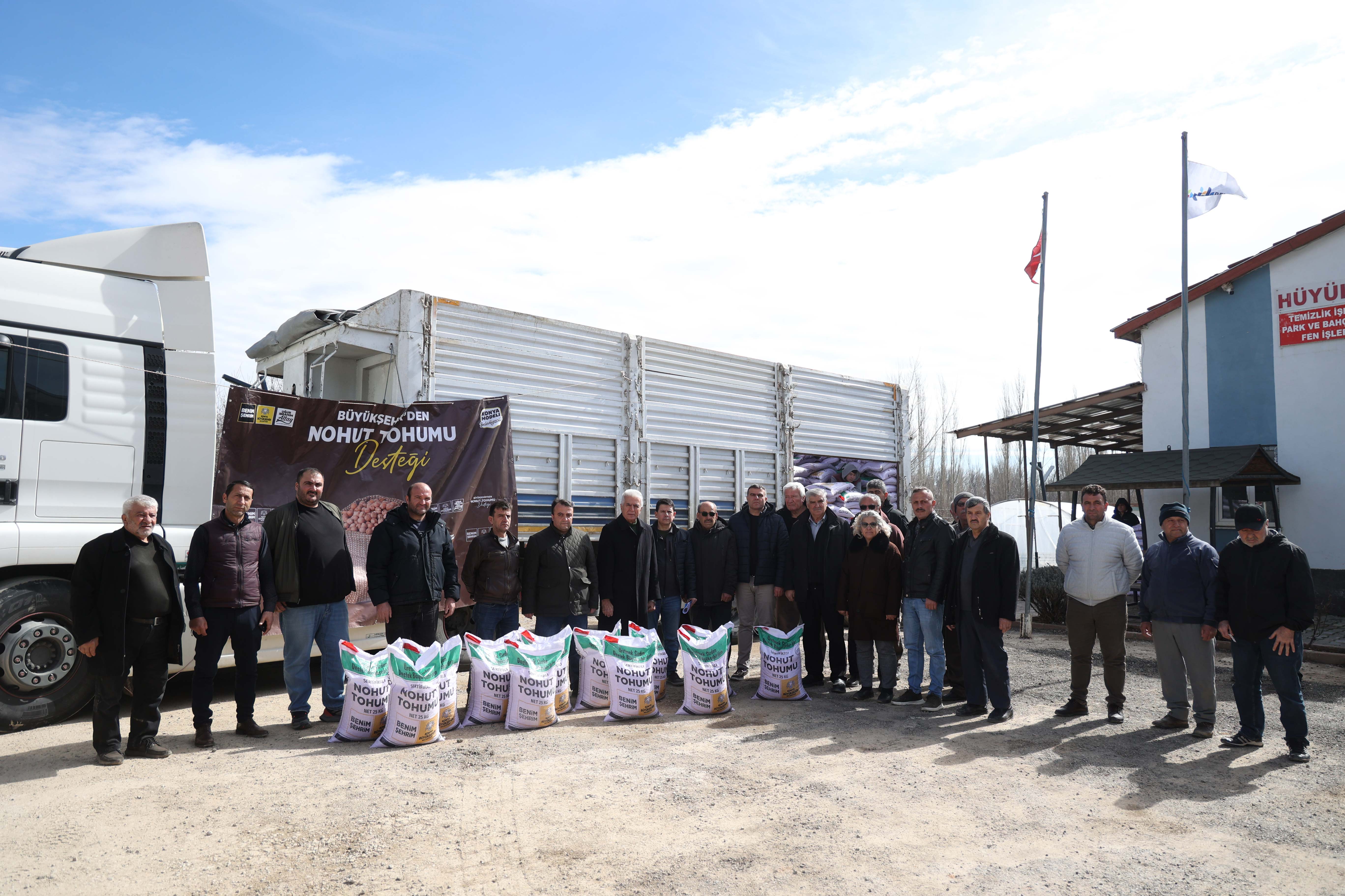 BAŞKAN ALTAY: “AZ SU İSTEYEN ÜRÜNLERİN YAYGINLAŞMASI İÇİN ÇİFTÇİMİZE 115.875 KİLO NOHUT DESTEĞİNDE BULUNDUK”