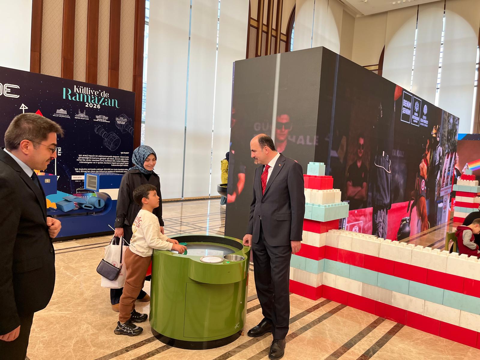 BAŞKAN ALTAY “KÜLLİYE’DE RAMAZAN” ETKİNLİKLERİNDE YER ALAN KONYA BİLİM MERKEZİ ETKİNLİK ALANINDA ÇOCUKLARLA BULUŞTU
