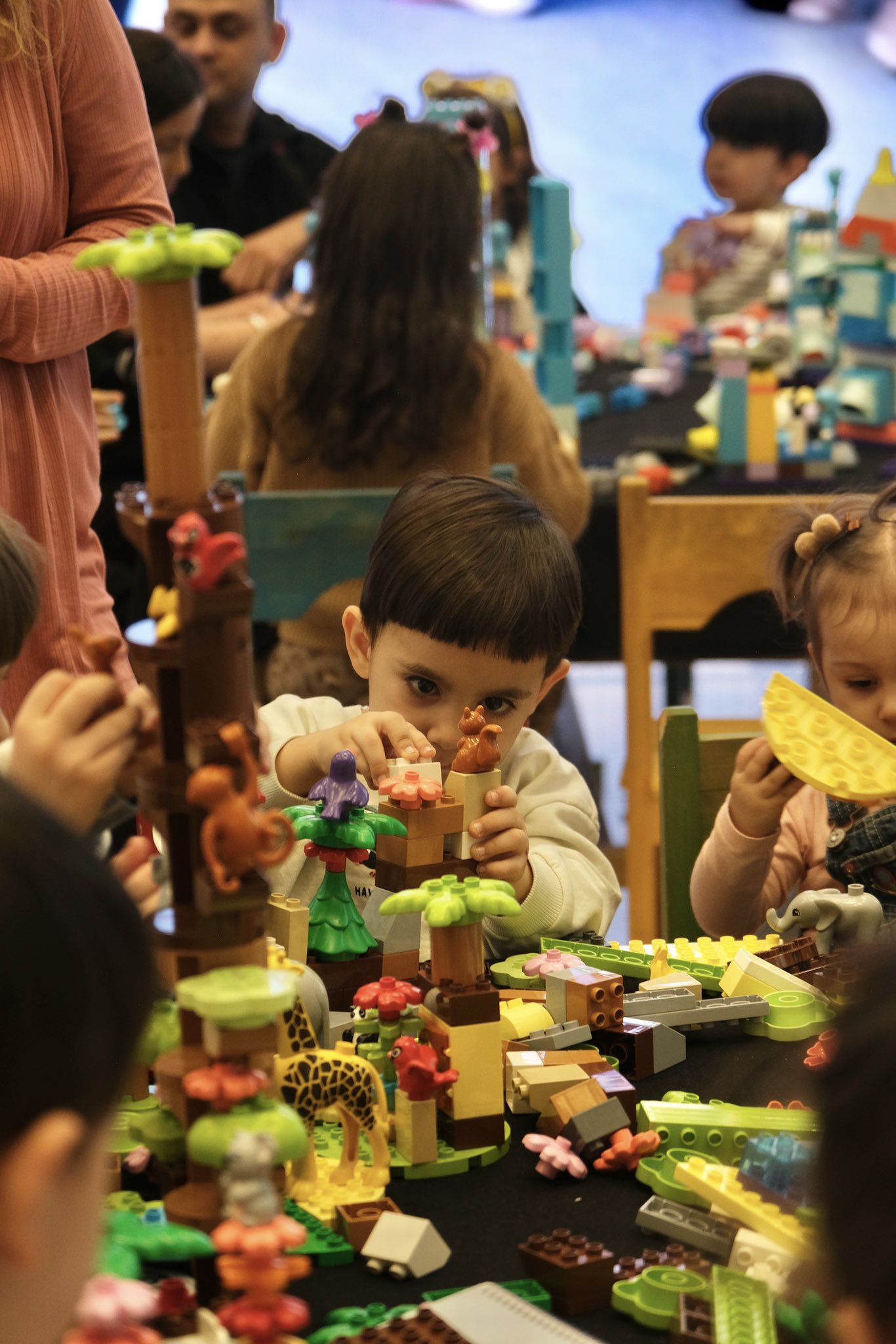 BAŞKAN ALTAY “KÜLLİYE’DE RAMAZAN” ETKİNLİKLERİNDE YER ALAN KONYA BİLİM MERKEZİ ETKİNLİK ALANINDA ÇOCUKLARLA BULUŞTU