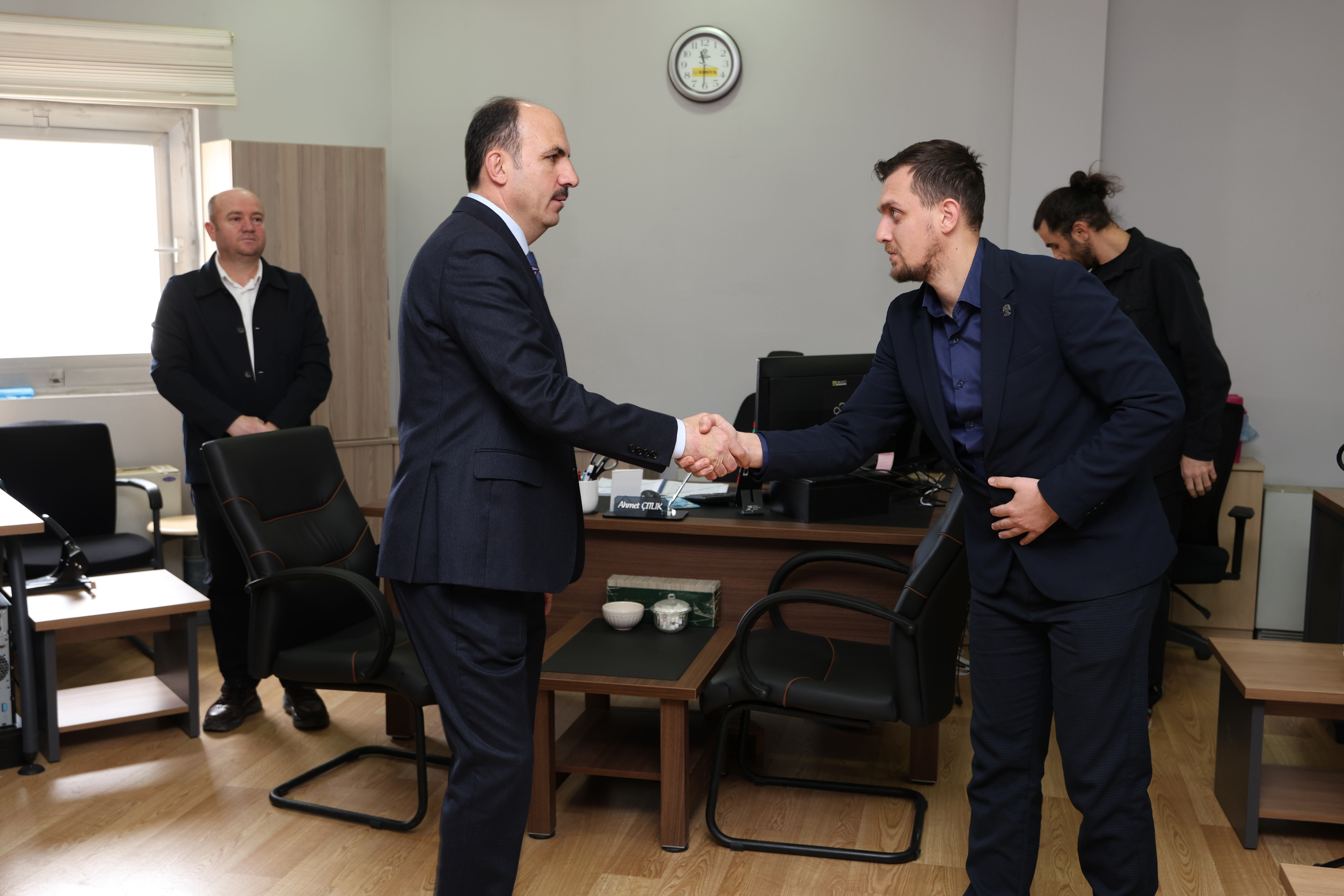 BAŞKAN ALTAY, BELEDİYE BİRİMLERİNİ ZİYARET EDEREK ÇALIŞANLARLA BULUŞTU