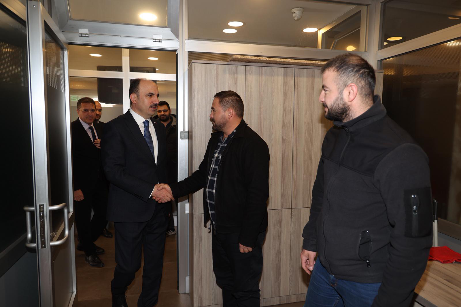 BAŞKAN ALTAY, BELEDİYE BİRİMLERİNİ ZİYARET EDEREK ÇALIŞANLARLA BULUŞTU