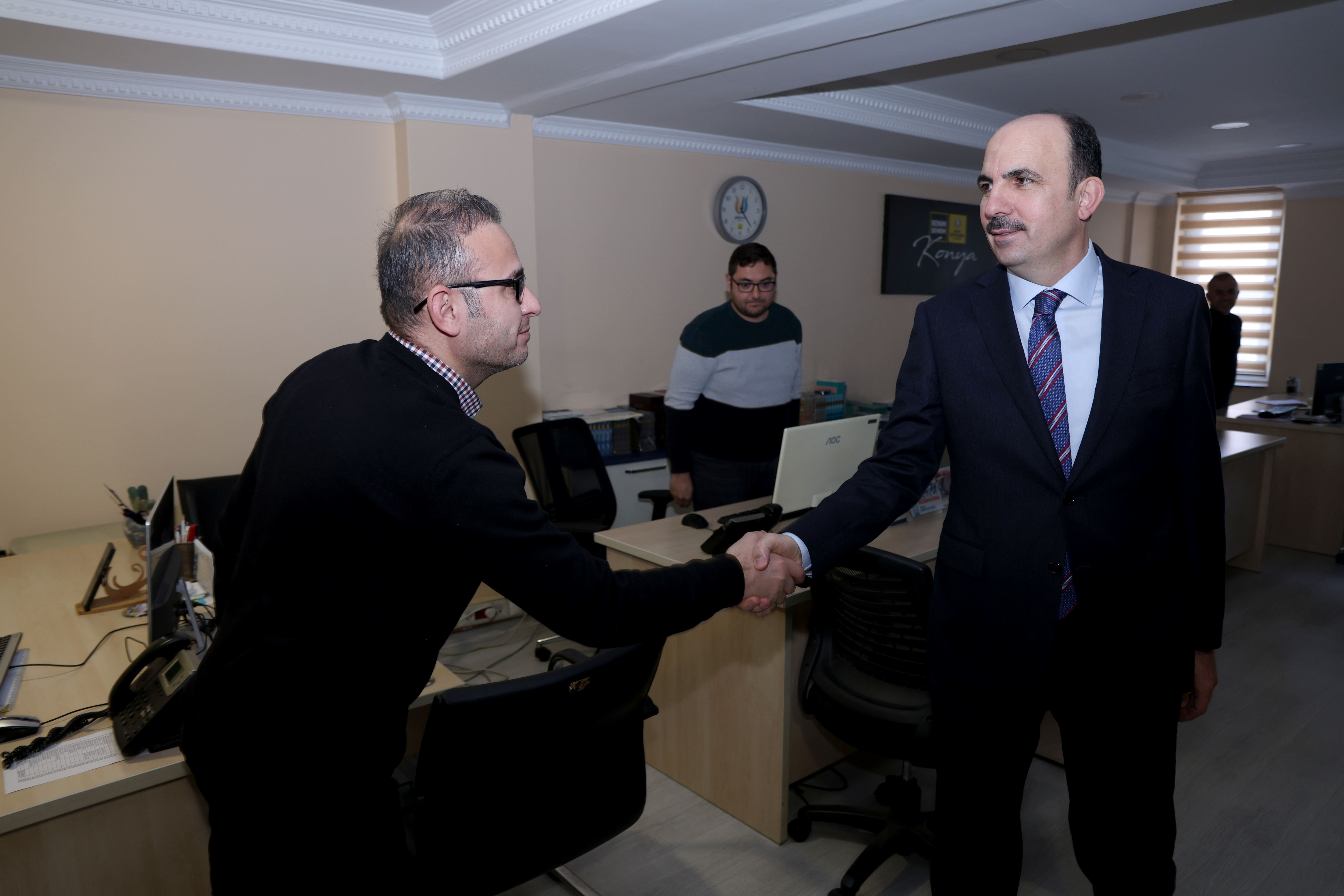 BAŞKAN ALTAY, BELEDİYE BİRİMLERİNİ ZİYARET EDEREK ÇALIŞANLARLA BULUŞTU