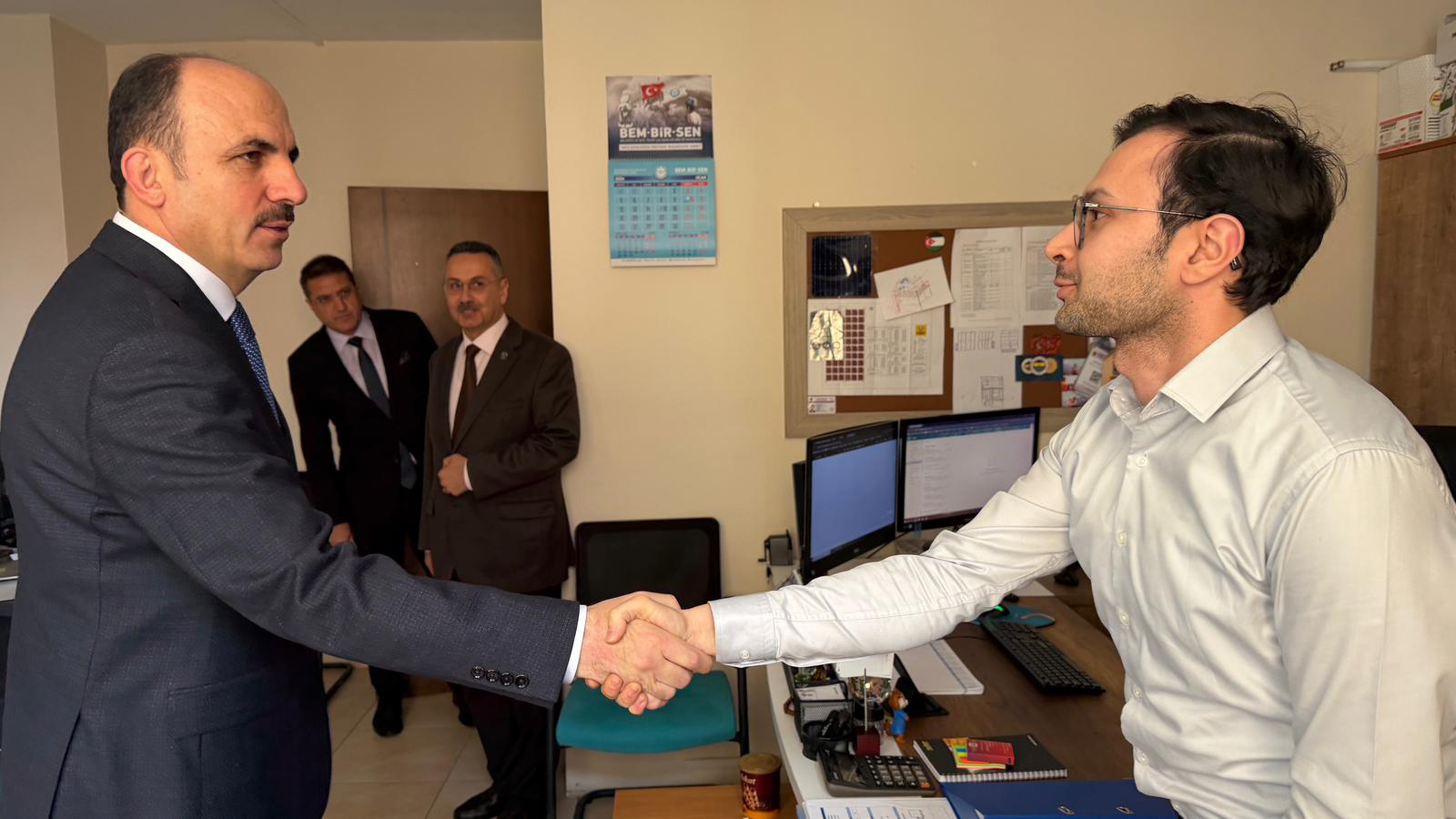 BAŞKAN ALTAY, BELEDİYE BİRİMLERİNİ ZİYARET EDEREK ÇALIŞANLARLA BULUŞTU