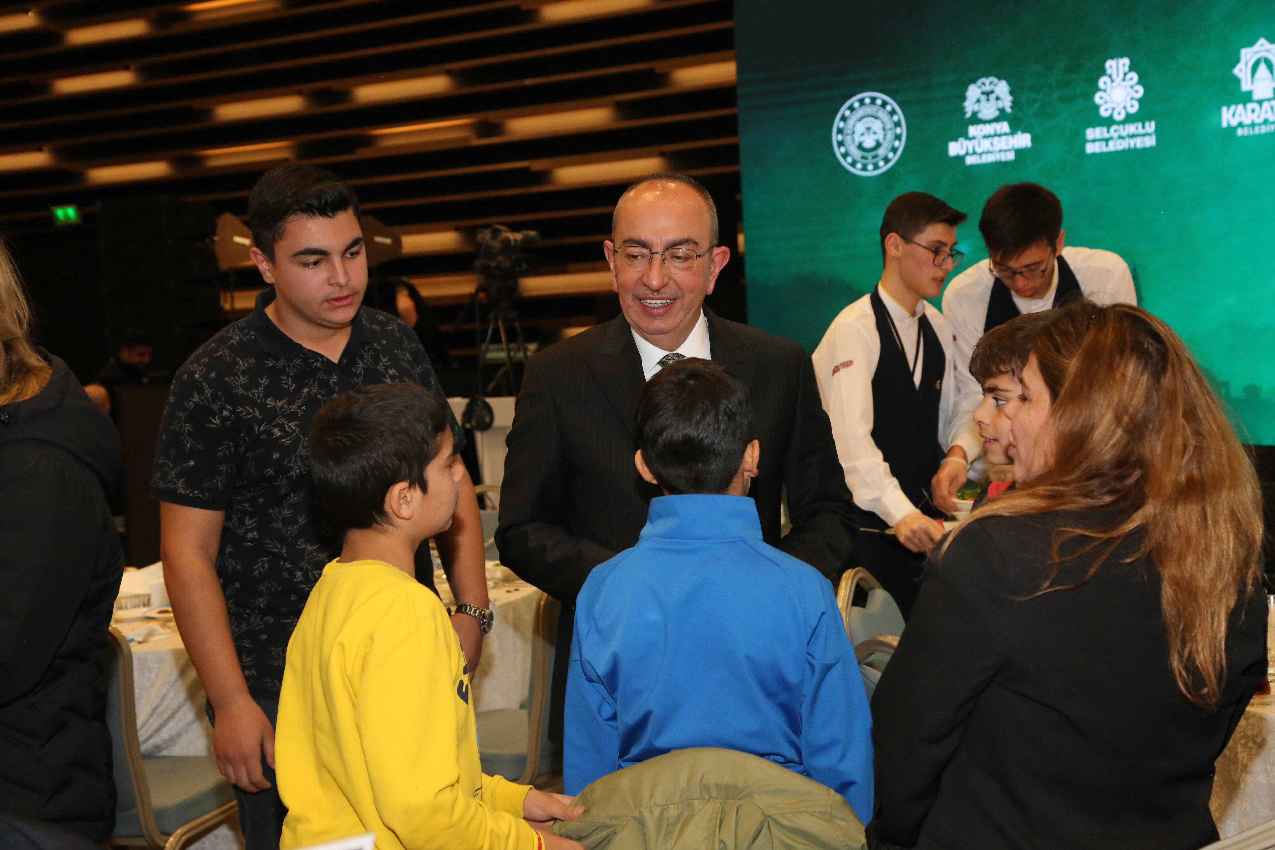 KONYA’DA DÜNYA YETİMLER GÜNÜ’NDE KARDEŞLİK İFTARI DÜZENLENDİ