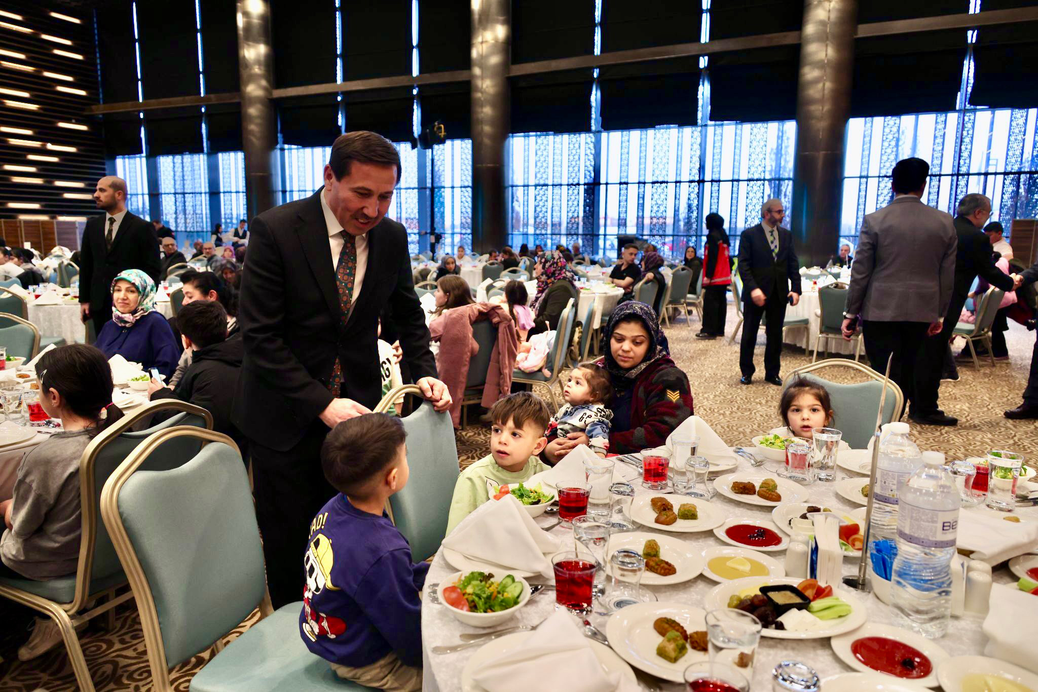 KONYA’DA DÜNYA YETİMLER GÜNÜ’NDE KARDEŞLİK İFTARI DÜZENLENDİ