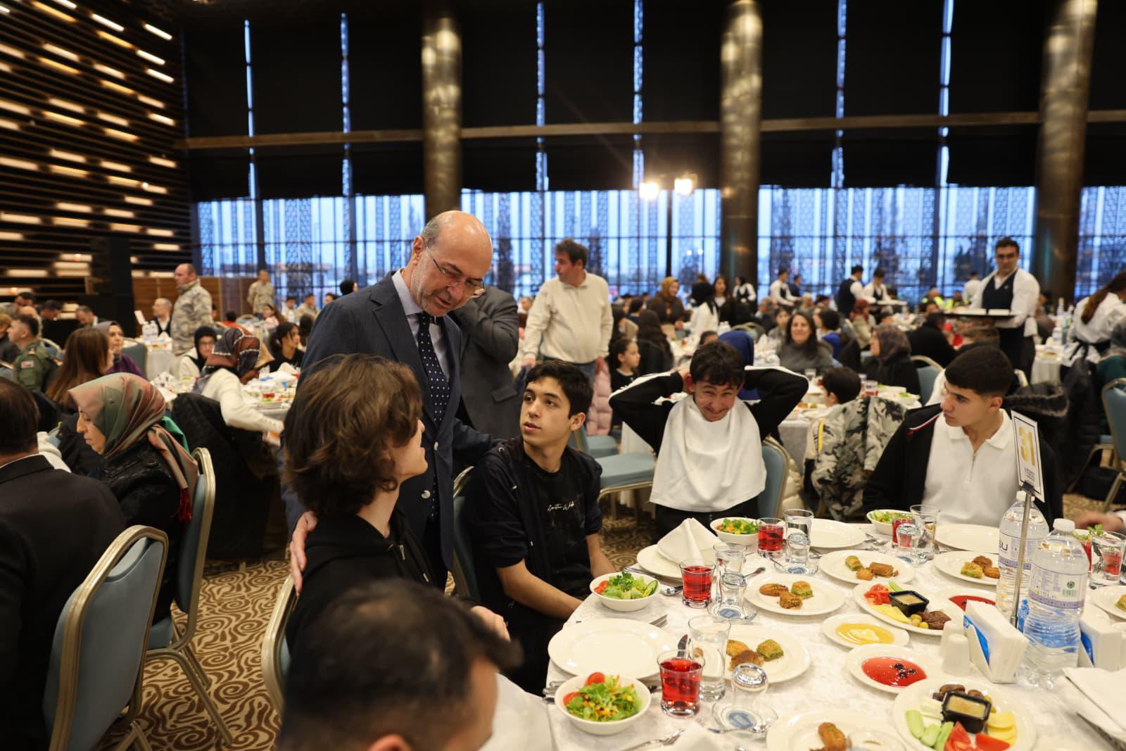 KONYA’DA DÜNYA YETİMLER GÜNÜ’NDE KARDEŞLİK İFTARI DÜZENLENDİ