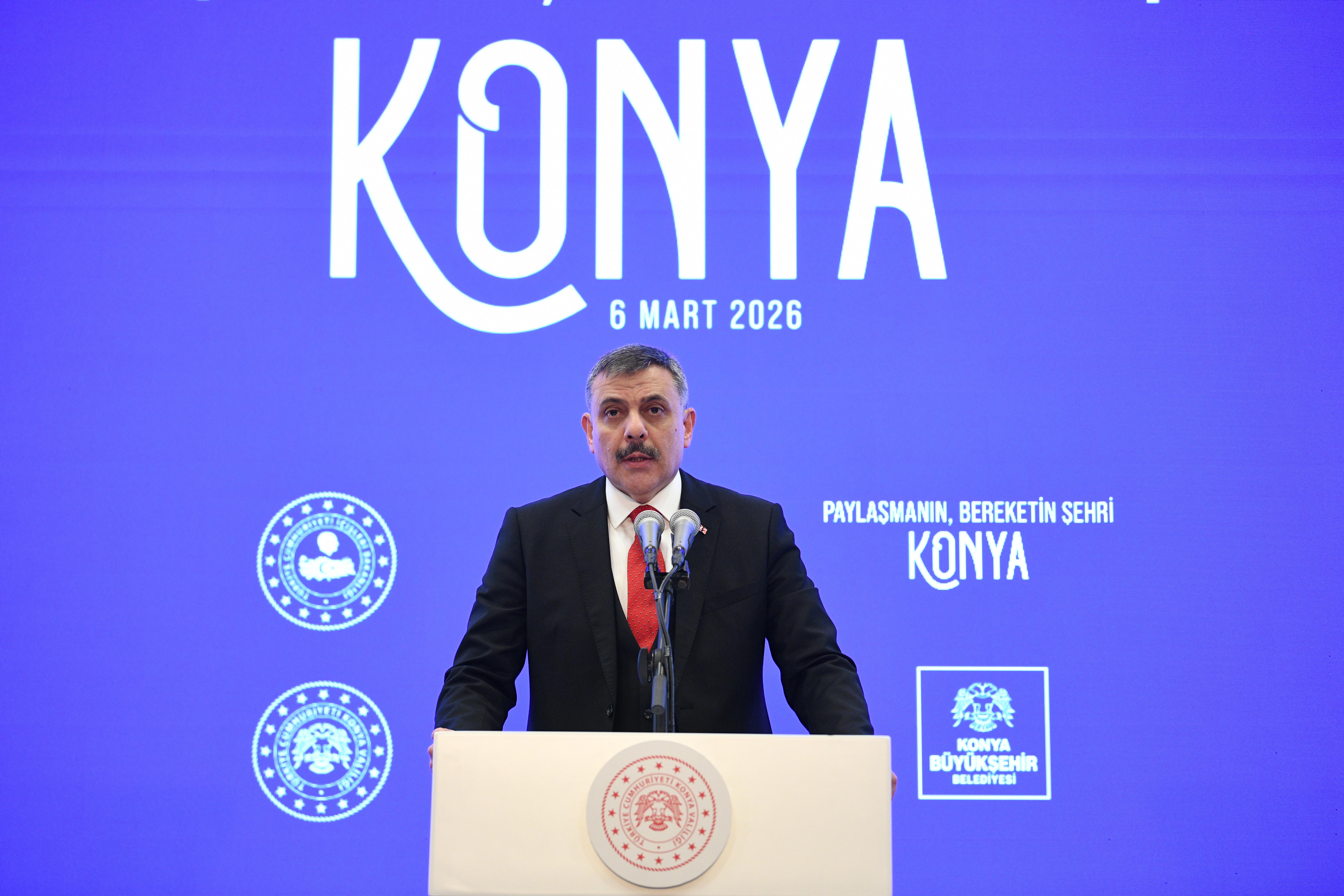 İÇİŞLERİ BAKANI ÇİFTÇİ KONYA’DA “GAZZE GÖNÜL SOFRASI İFTARI”NDA GAZZELİ AİLELERLE BULUŞTU