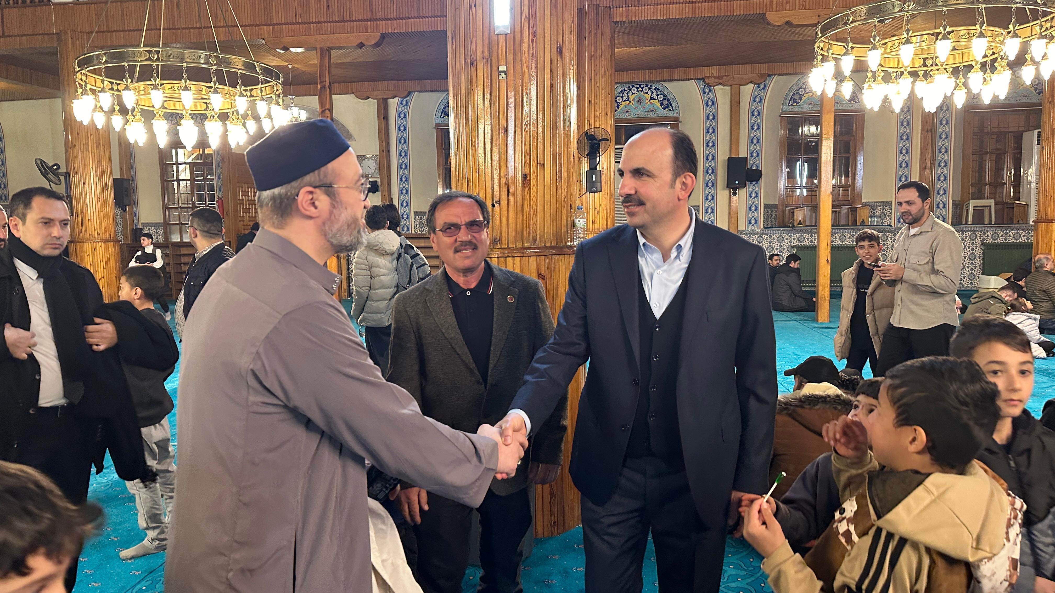 BAŞKAN ALTAY KAPI CAMİİ’NDE GELENEK OLARAK SÜRDÜRÜLEN “ÜMMET İFTARI”NIN BEREKETİNE ORTAK OLDU