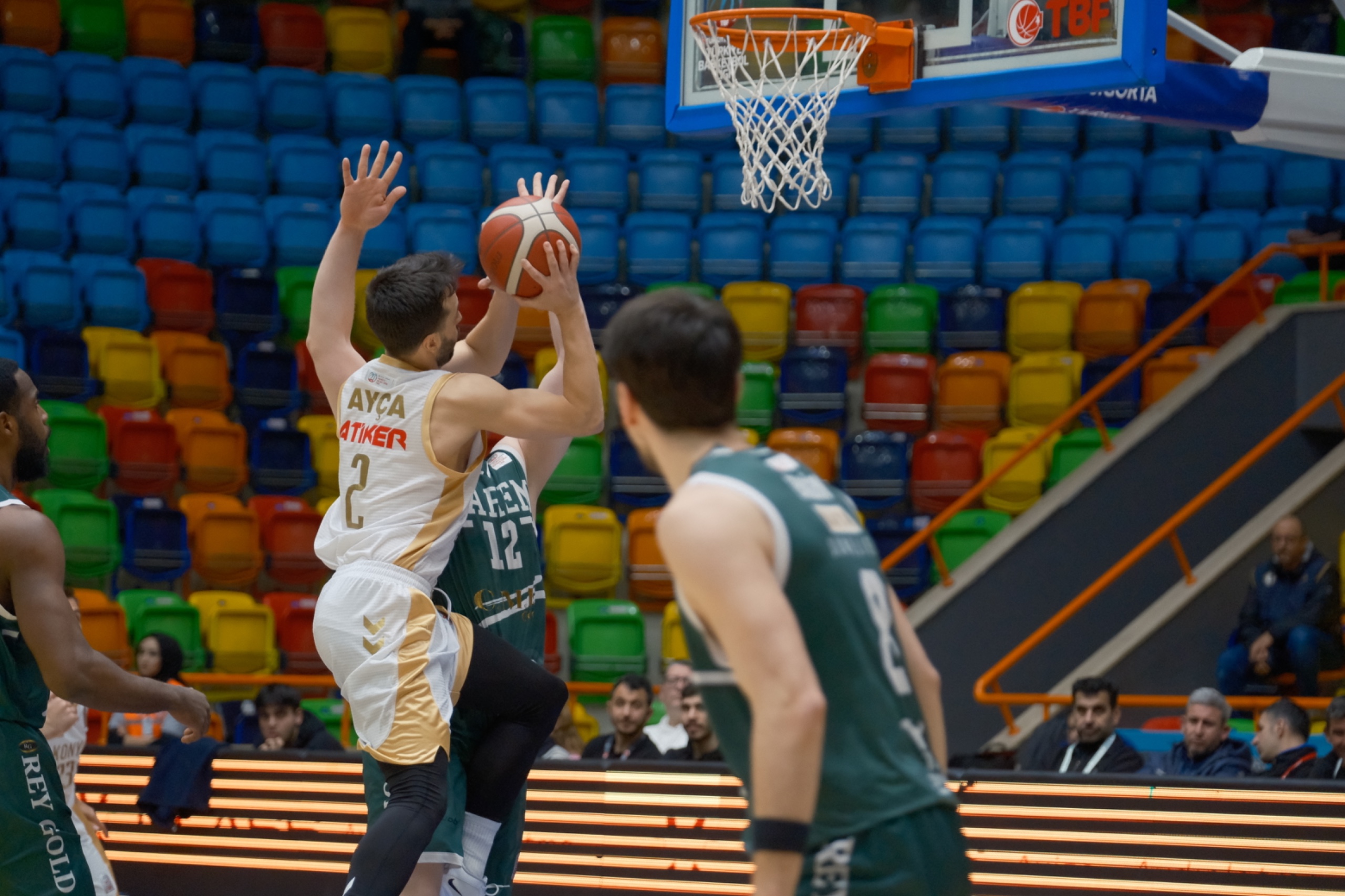 BÜYÜKŞEHİR TARAFTARI ÖNÜNDE FARKA KOŞTU