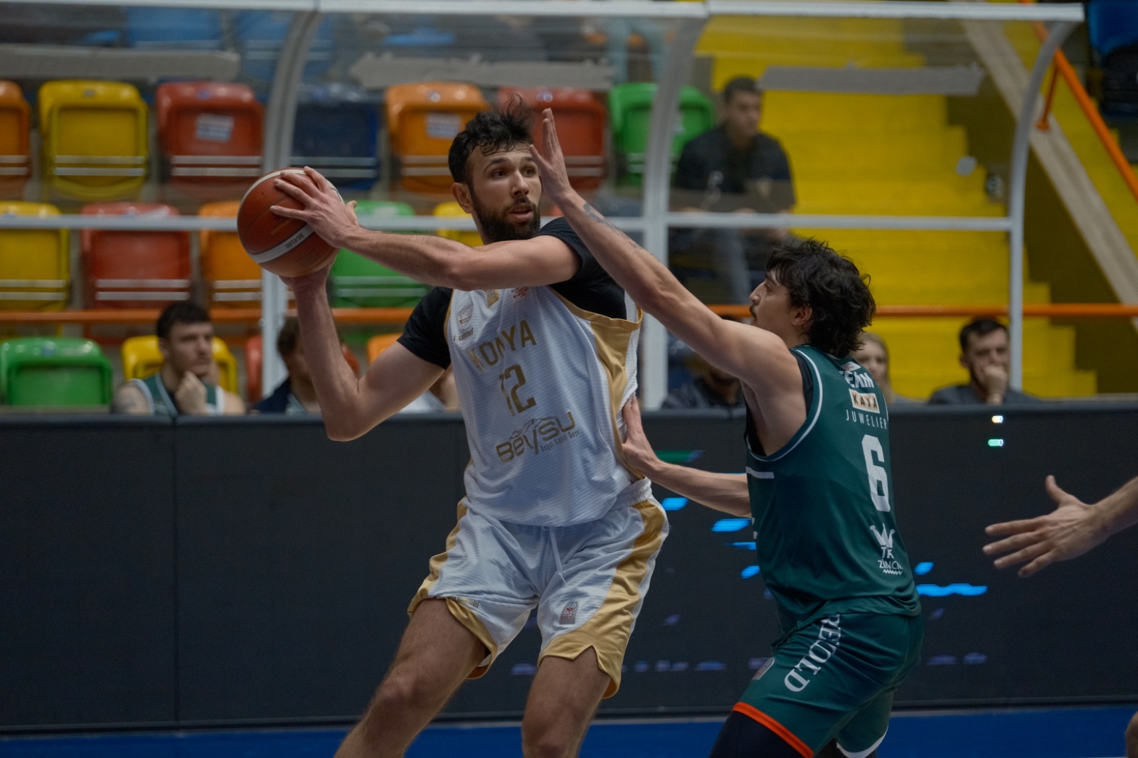 BÜYÜKŞEHİR TARAFTARI ÖNÜNDE FARKA KOŞTU