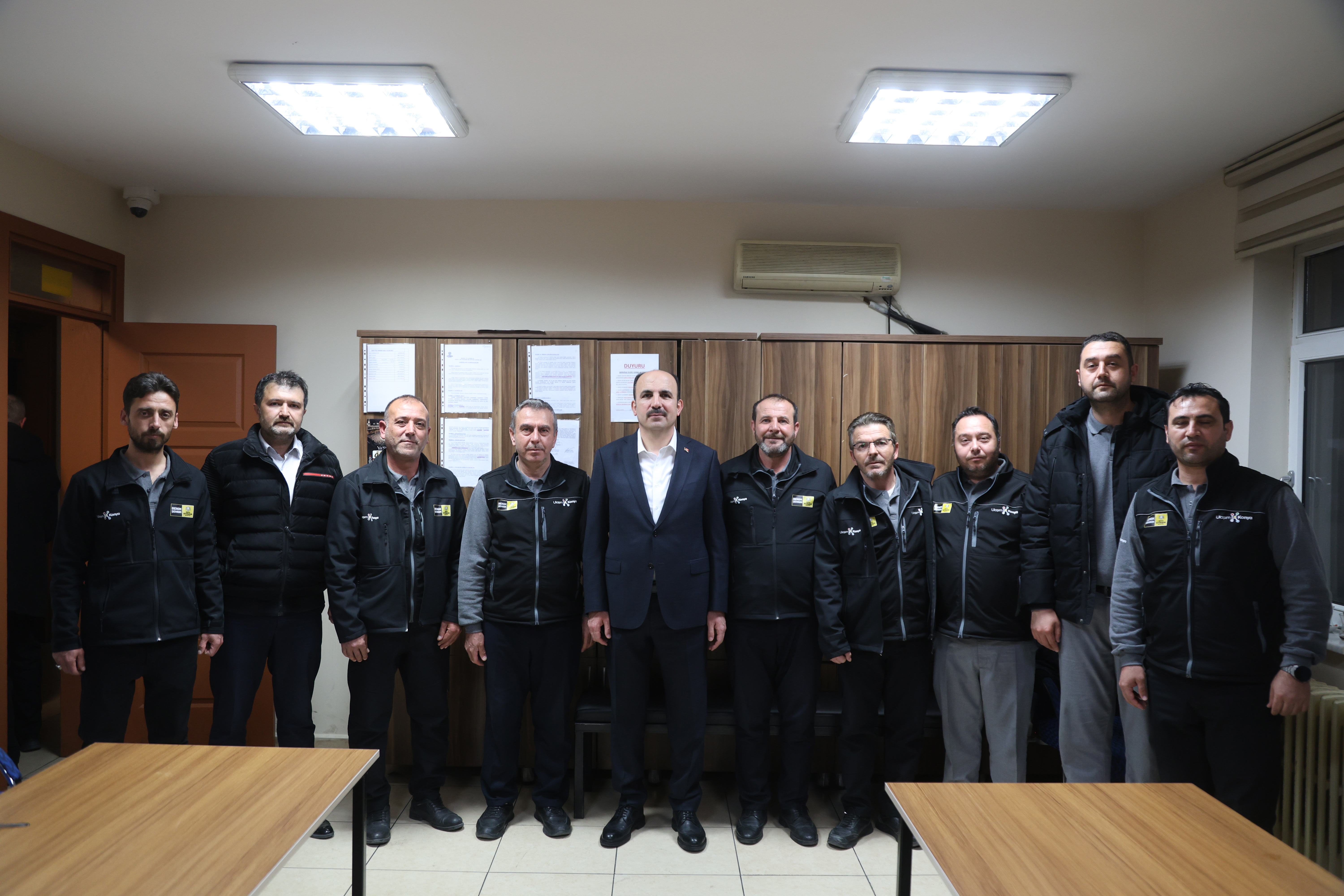 BAŞKAN ALTAY İFTARDAN SONRA GECE MESAİSİNDEKİ BÜYÜKŞEHİR PERSONELİNİ ZİYARET ETTİ