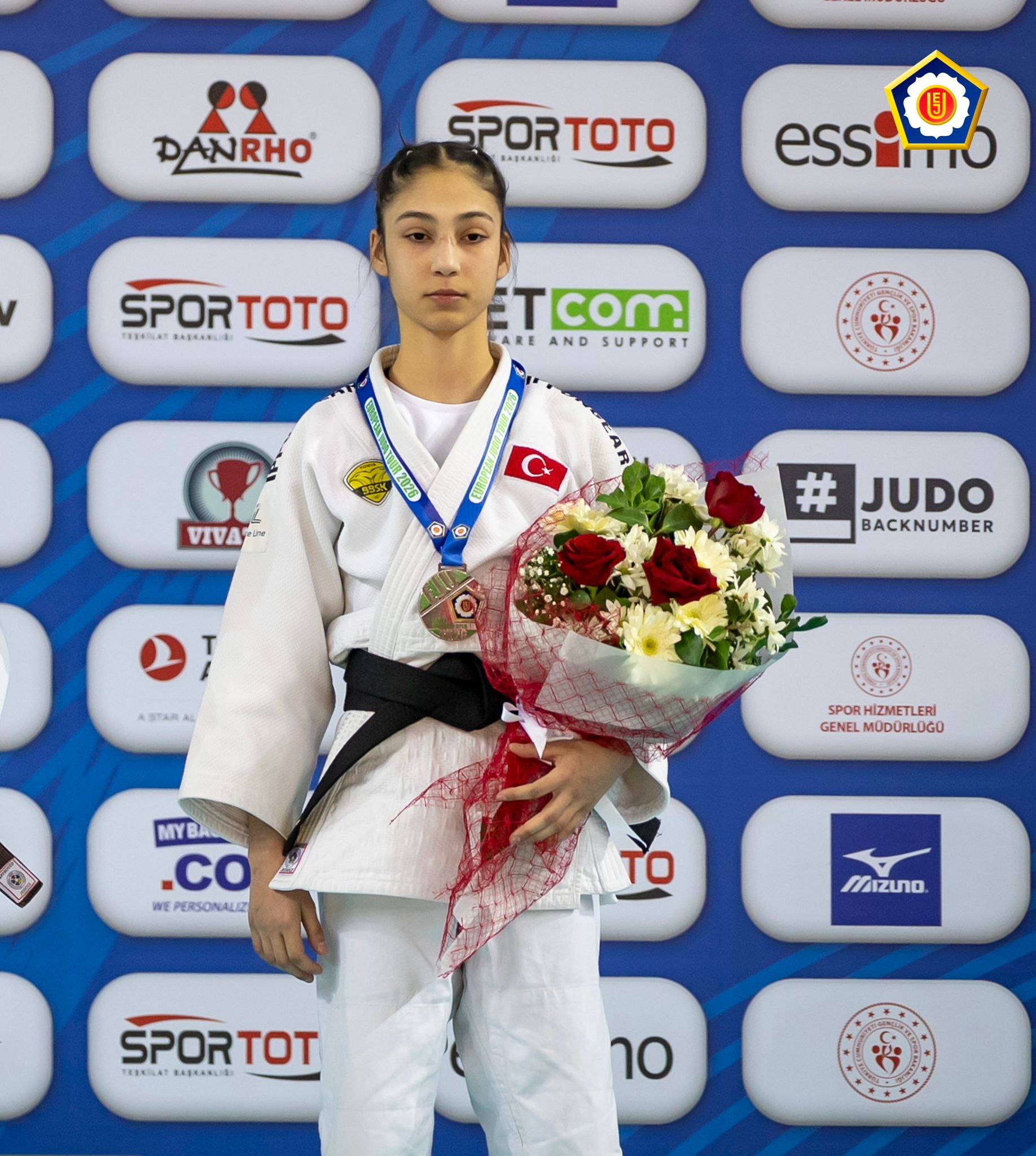 KONYA BÜYÜKŞEHİR BELEDİYESPOR FARKLI BRANŞLARDA ELDE ETTİĞİ BAŞARILARLA ADINDAN SÖZ ETTİRİYOR