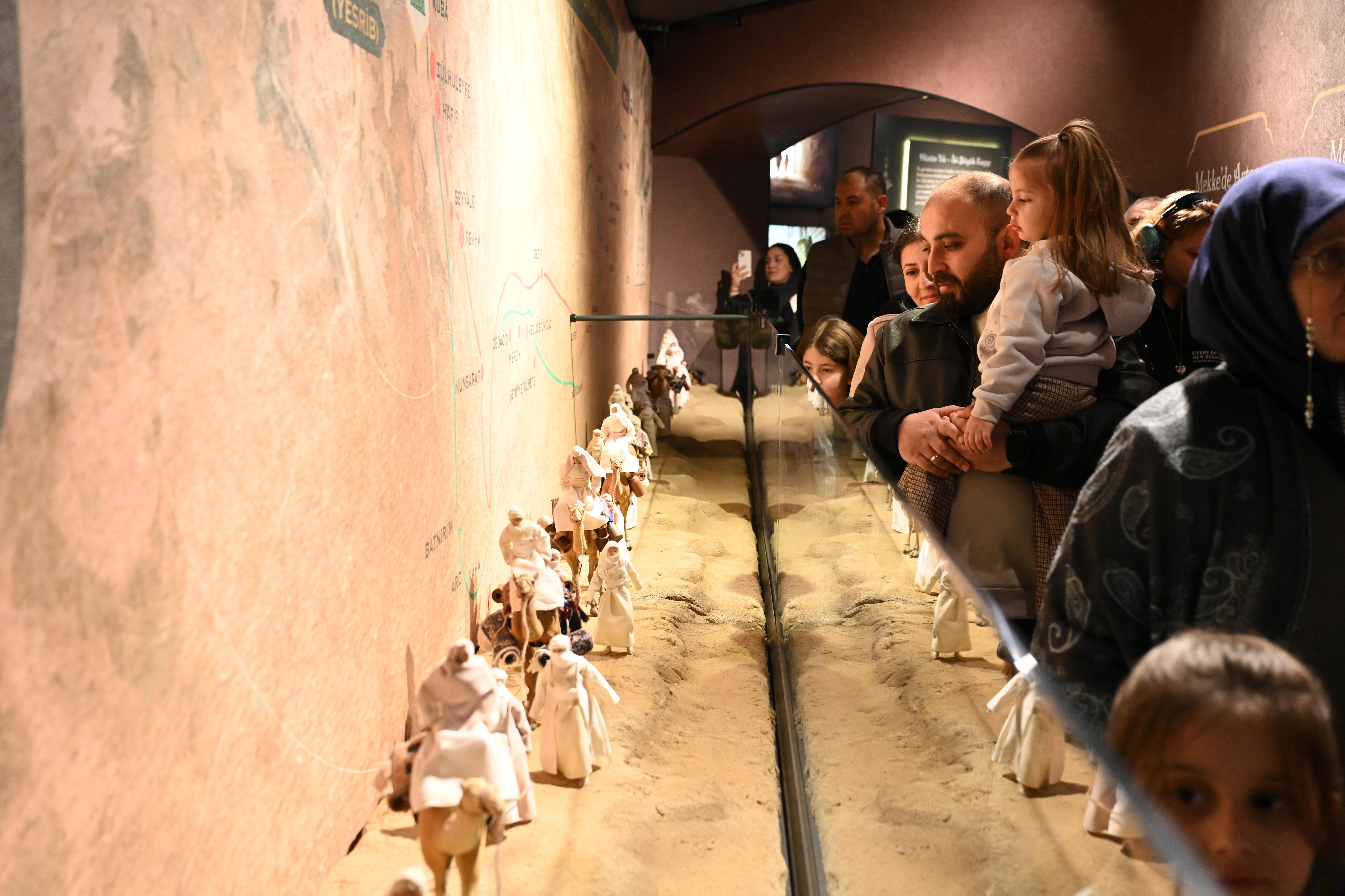 KONYA BÜYÜKŞEHİR’İN SİYER SERGİSİ RAMAZAN’IN MANEVİ İKLİMİNDE YOĞUN İLGİ GÖRÜYOR