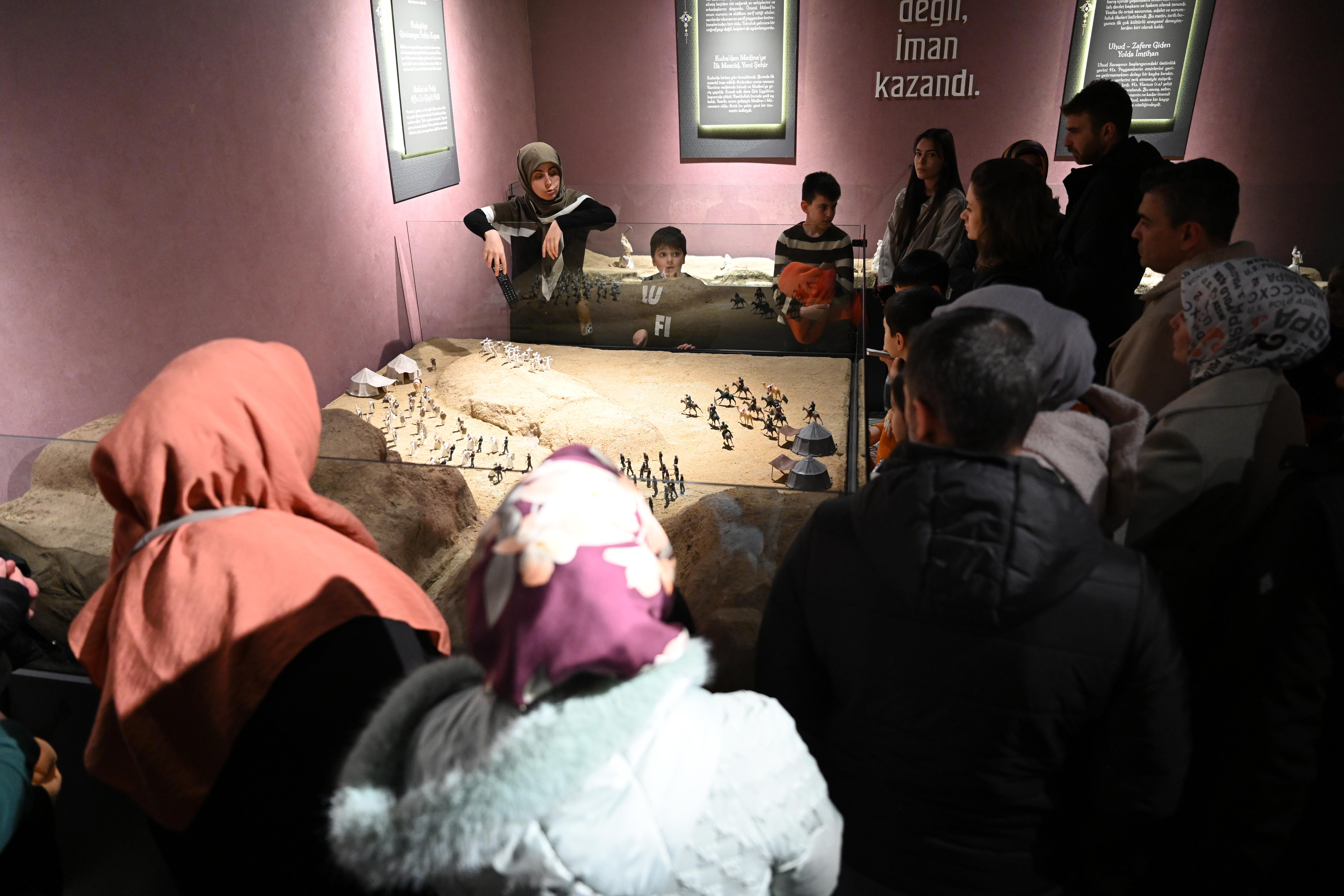 KONYA BÜYÜKŞEHİR’İN SİYER SERGİSİ RAMAZAN’IN MANEVİ İKLİMİNDE YOĞUN İLGİ GÖRÜYOR