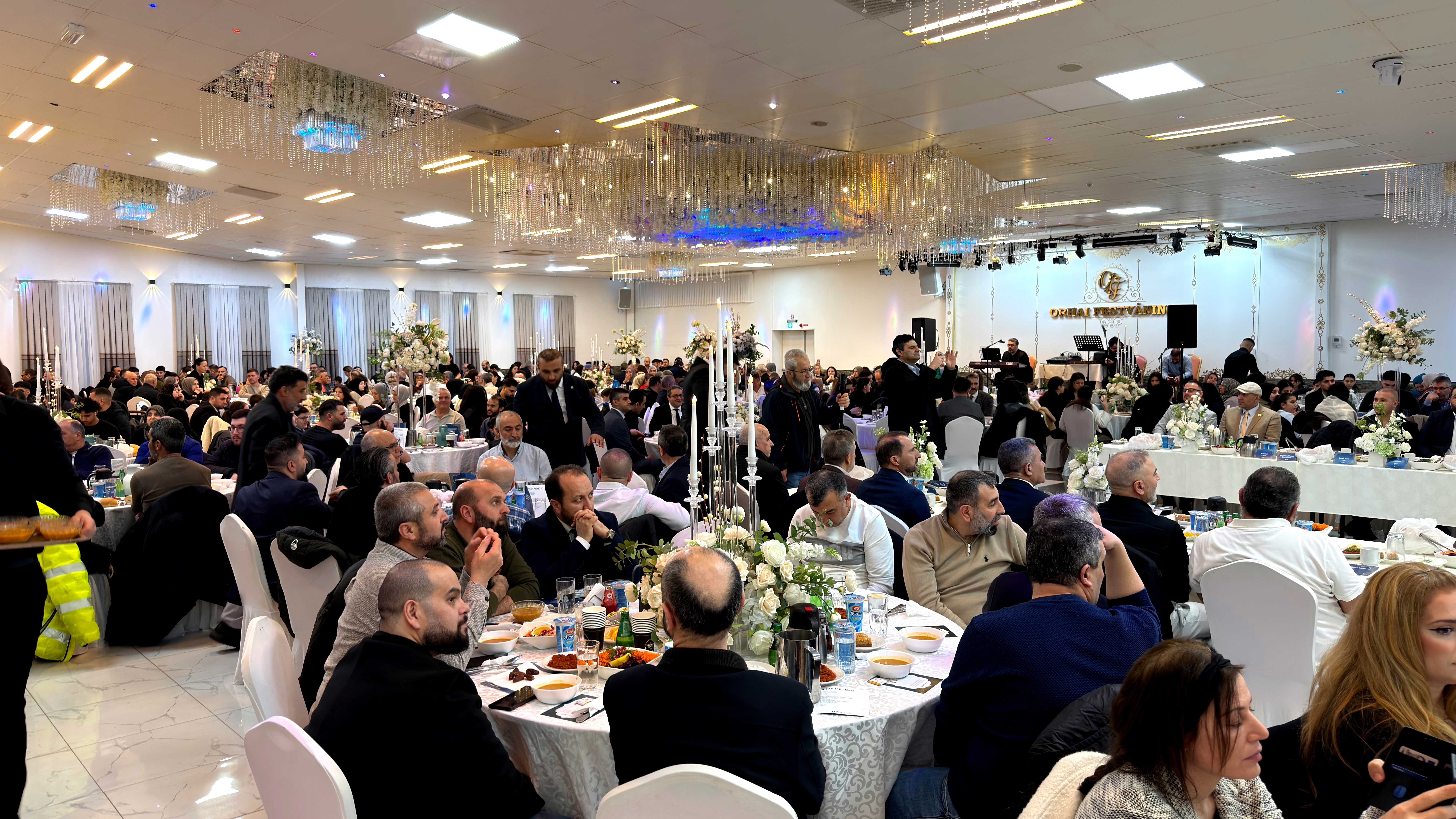 İSVEÇ’TE YAŞAYAN KONYALILARLA BULUŞAN BAŞKAN ALTAY: “GÖNÜL COĞRAFYAMIZIN NERESİNDE BİR HEMŞEHRİMİZ VARSA KONYA'MIZIN VE ÜLKEMİZİN DUASI, MUHABBETİ ORADADIR”