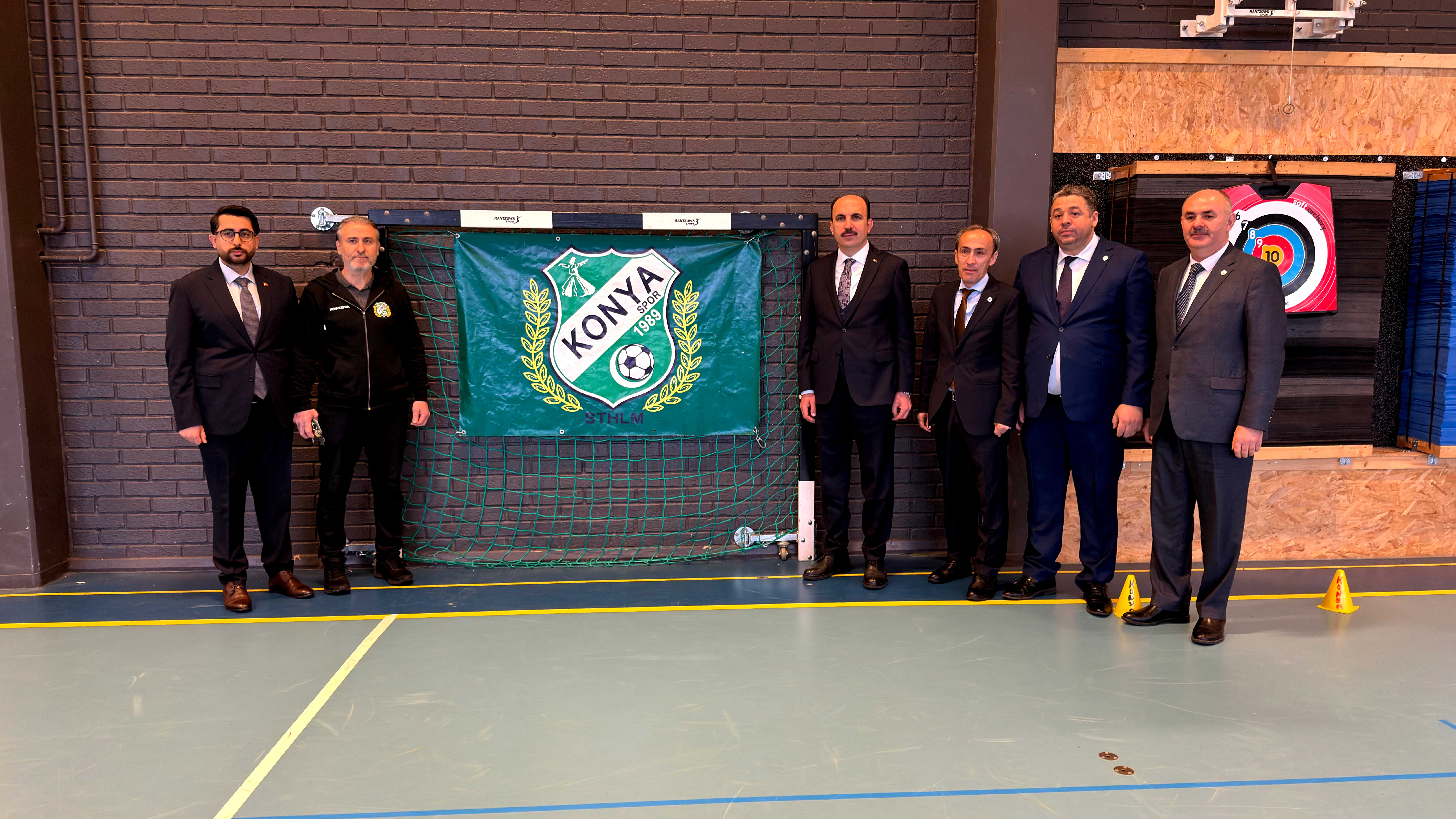 İSVEÇ’TE YAŞAYAN KONYALILARLA BULUŞAN BAŞKAN ALTAY: “GÖNÜL COĞRAFYAMIZIN NERESİNDE BİR HEMŞEHRİMİZ VARSA KONYA'MIZIN VE ÜLKEMİZİN DUASI, MUHABBETİ ORADADIR”