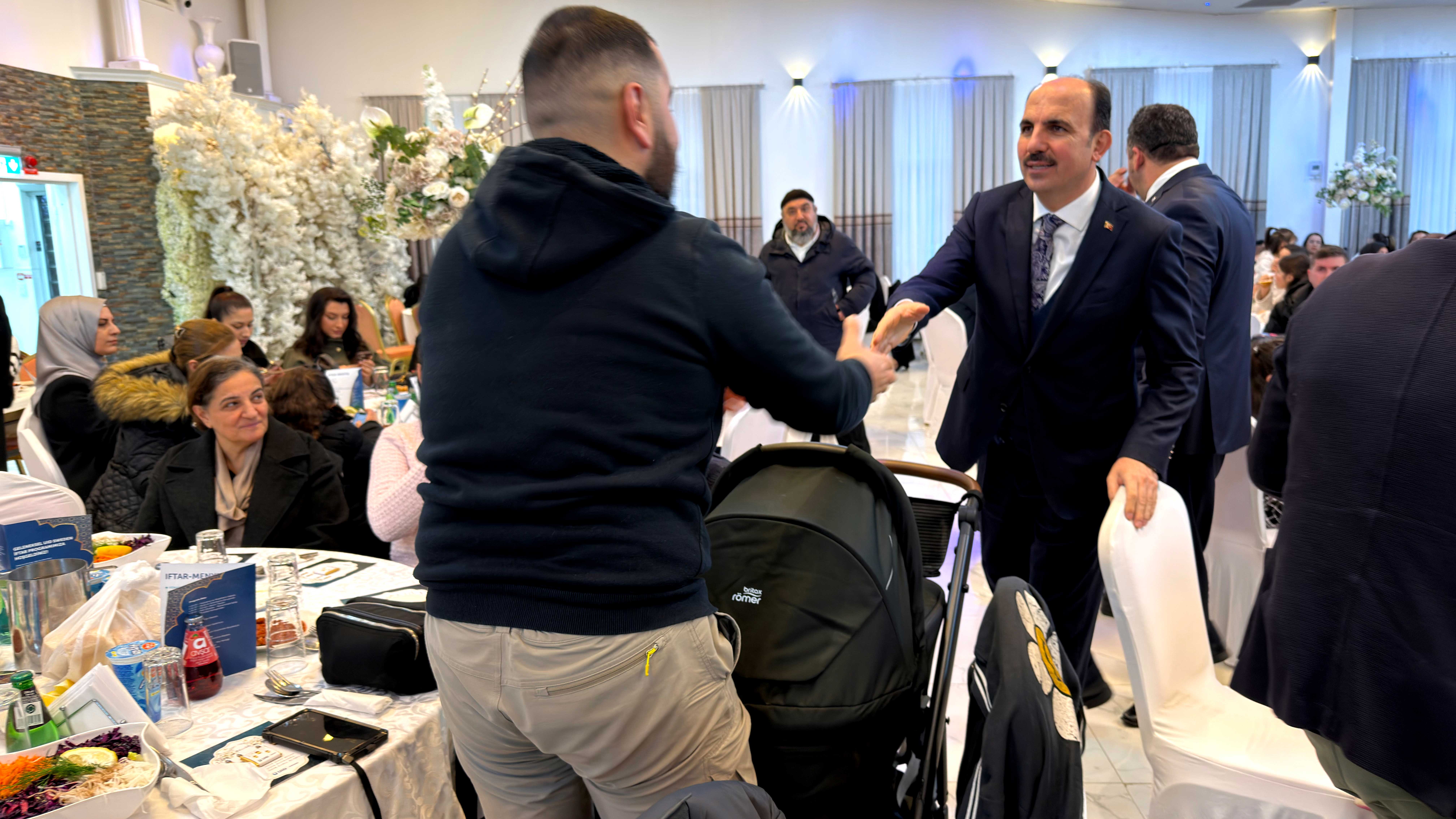 İSVEÇ’TE YAŞAYAN KONYALILARLA BULUŞAN BAŞKAN ALTAY: “GÖNÜL COĞRAFYAMIZIN NERESİNDE BİR HEMŞEHRİMİZ VARSA KONYA'MIZIN VE ÜLKEMİZİN DUASI, MUHABBETİ ORADADIR”