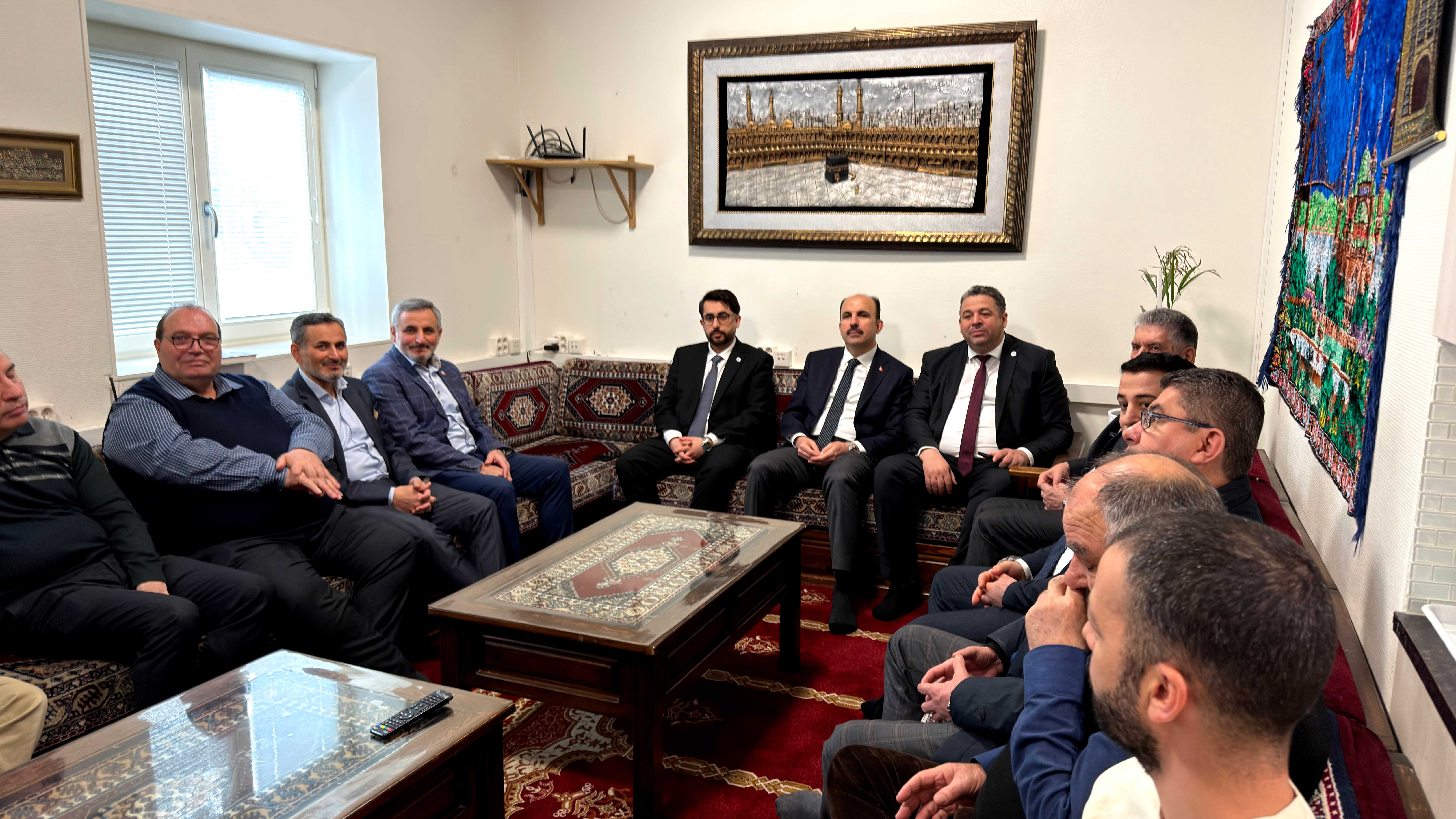 İSVEÇ’TE YAŞAYAN KONYALILARLA BULUŞAN BAŞKAN ALTAY: “GÖNÜL COĞRAFYAMIZIN NERESİNDE BİR HEMŞEHRİMİZ VARSA KONYA'MIZIN VE ÜLKEMİZİN DUASI, MUHABBETİ ORADADIR”