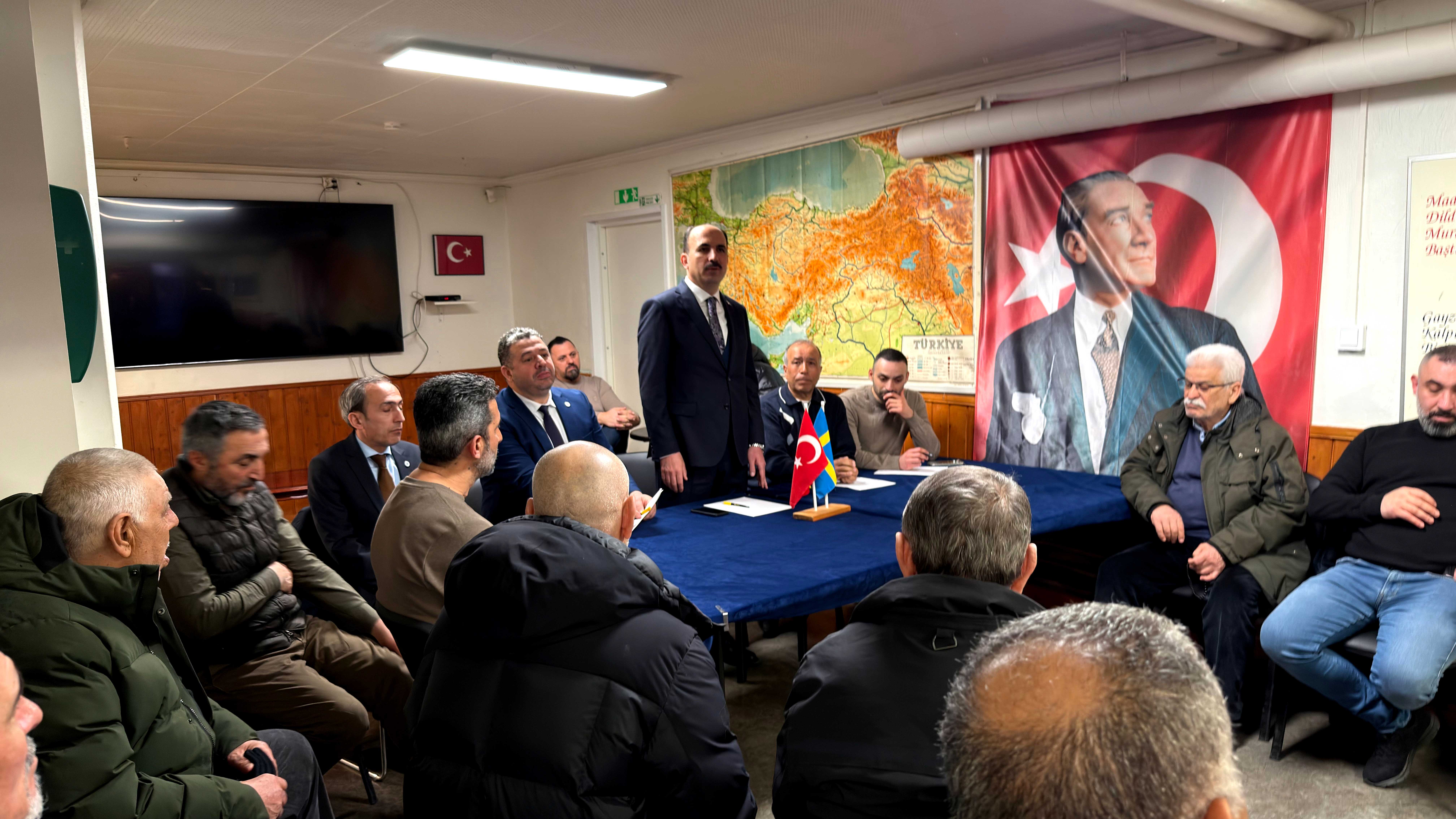 İSVEÇ’TE YAŞAYAN KONYALILARLA BULUŞAN BAŞKAN ALTAY: “GÖNÜL COĞRAFYAMIZIN NERESİNDE BİR HEMŞEHRİMİZ VARSA KONYA'MIZIN VE ÜLKEMİZİN DUASI, MUHABBETİ ORADADIR”