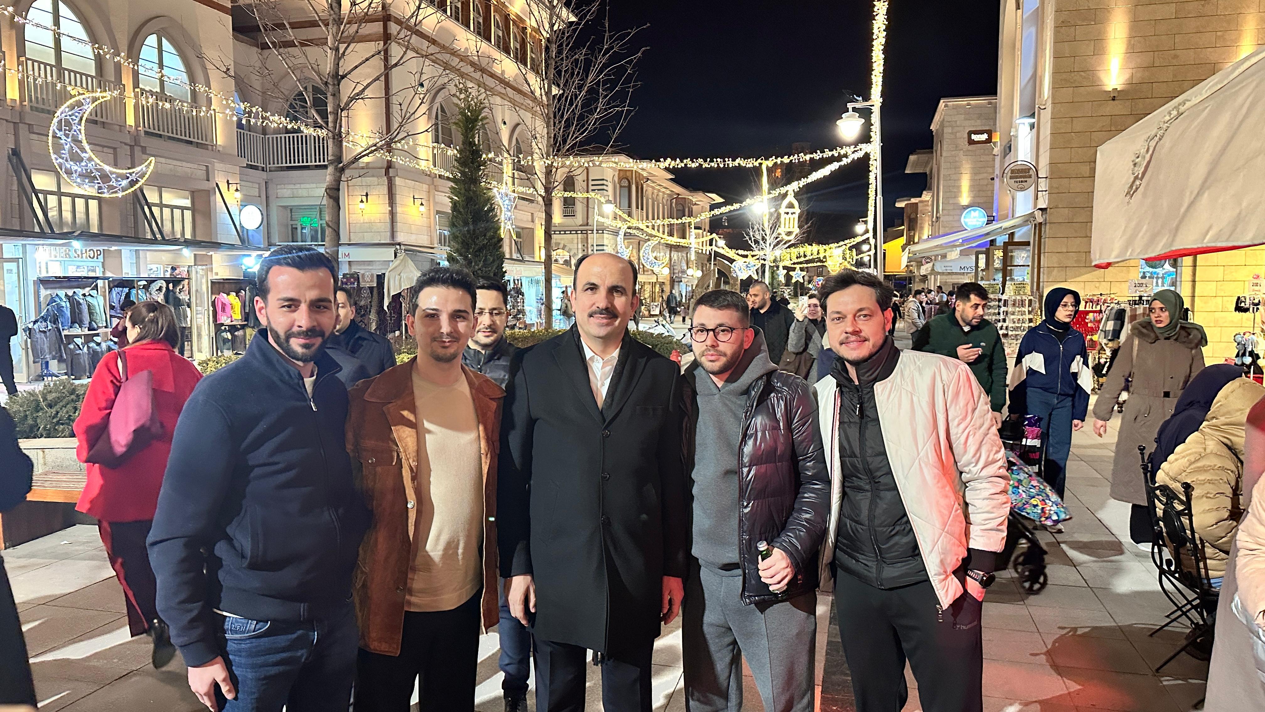 BAŞKAN ALTAY RAMAZANIN SON TERAVİH NAMAZI SONRASI ESNAFLA VE VATANDAŞLA BULUŞTU