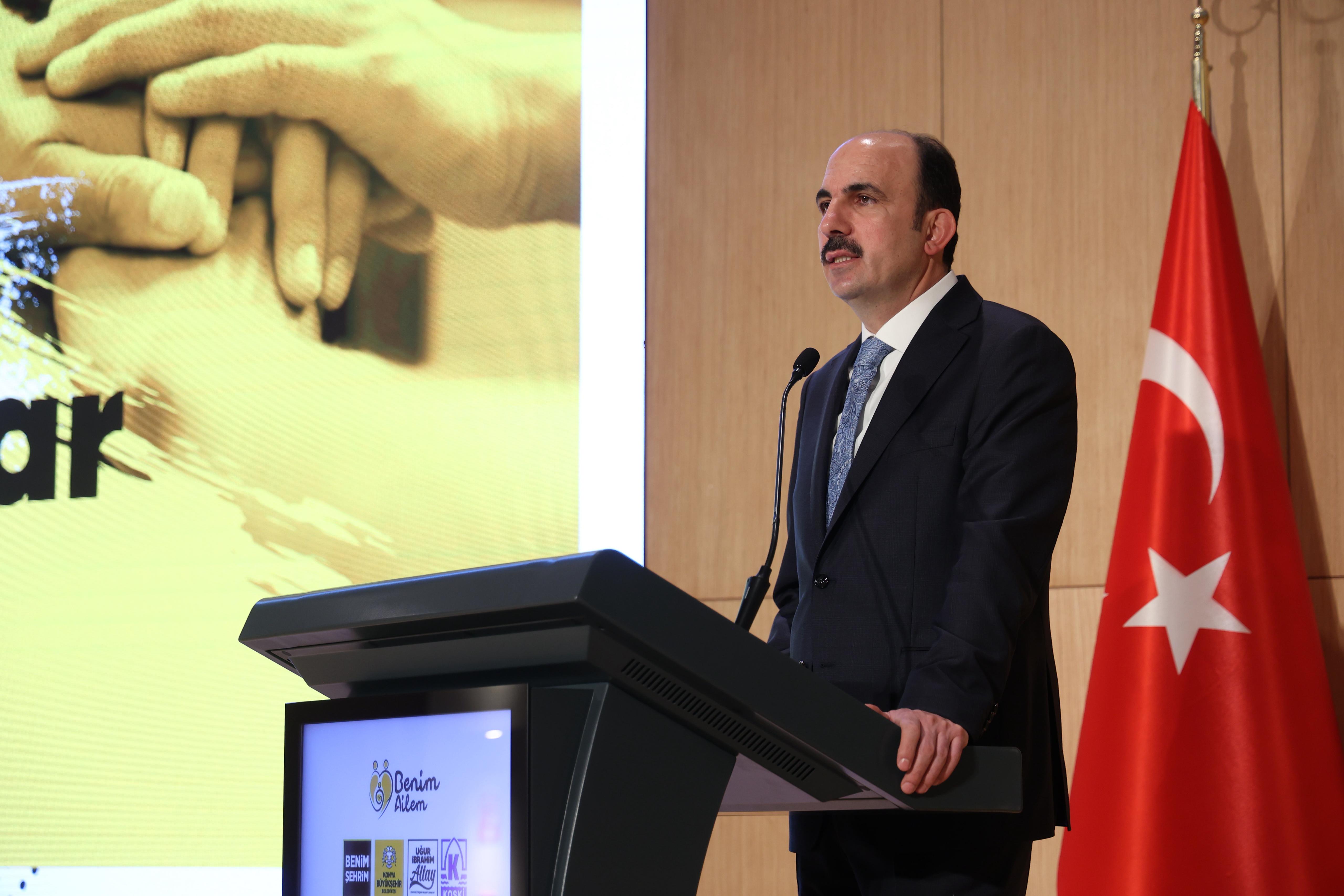 BÜYÜKŞEHİR ÇALIŞANLARIYLA BAYRAMLAŞAN BAŞKAN ALTAY: “BİZ BÜYÜK VE GÜÇLÜ BİR AİLEYİZ”