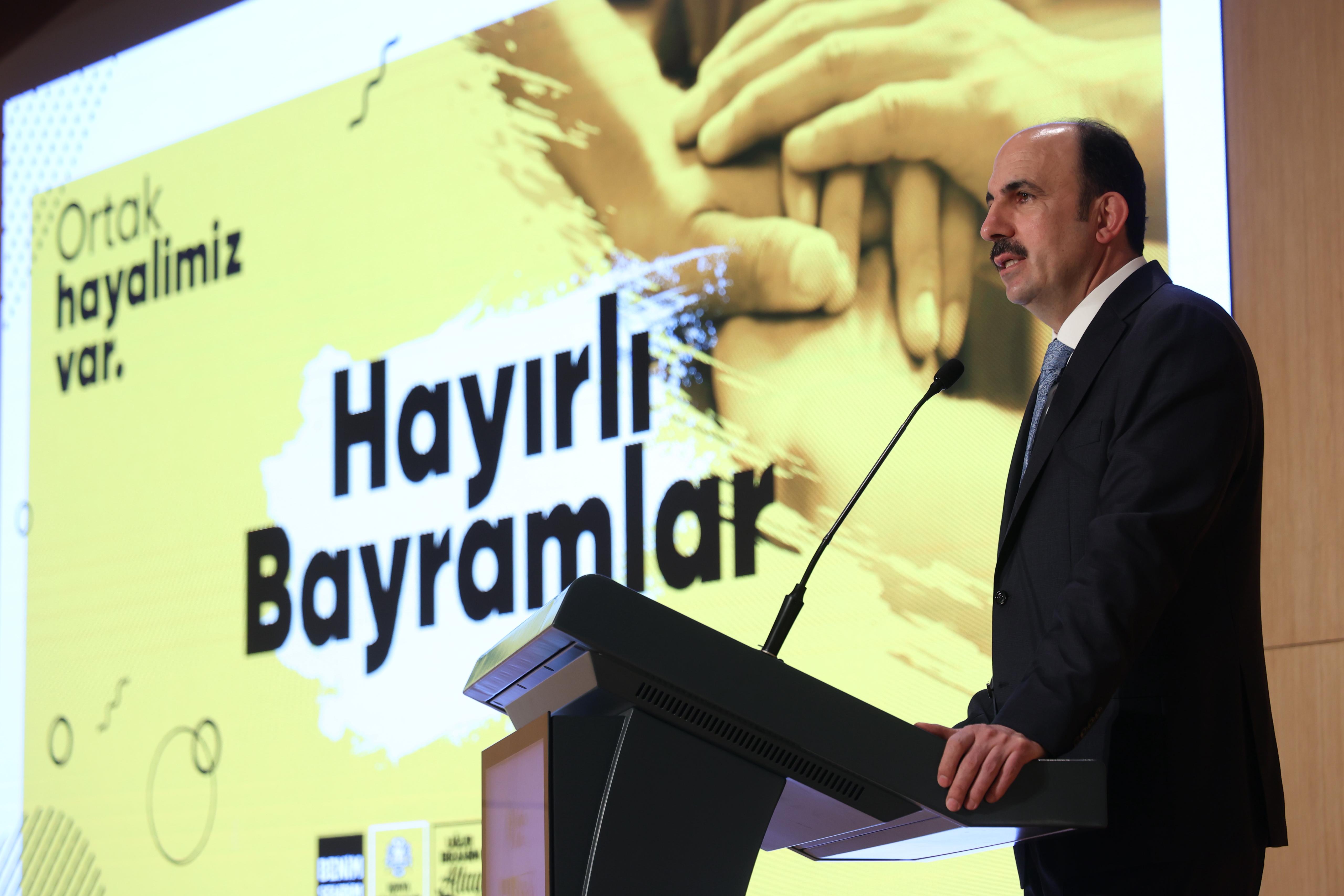 BÜYÜKŞEHİR ÇALIŞANLARIYLA BAYRAMLAŞAN BAŞKAN ALTAY: “BİZ BÜYÜK VE GÜÇLÜ BİR AİLEYİZ”