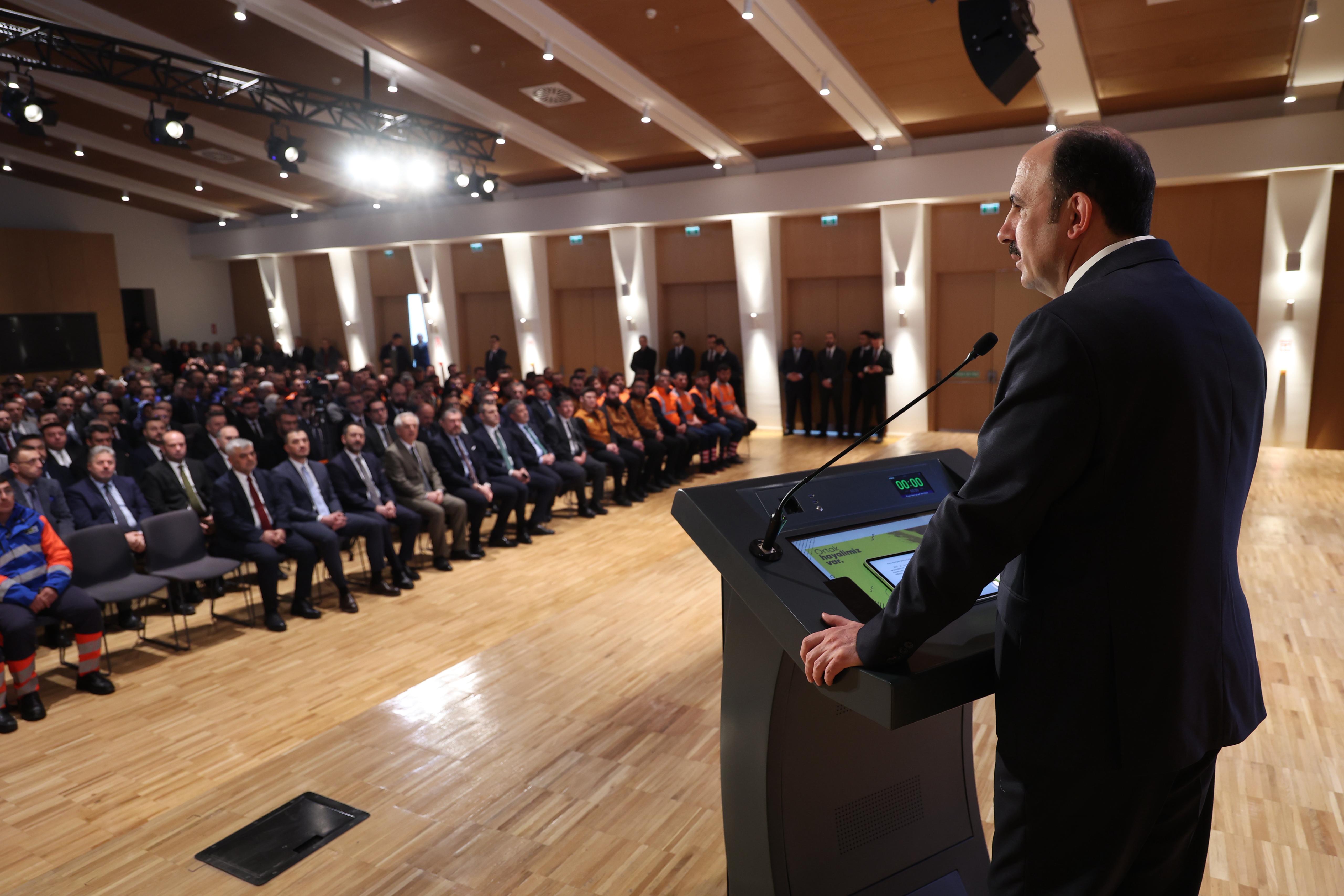 BÜYÜKŞEHİR ÇALIŞANLARIYLA BAYRAMLAŞAN BAŞKAN ALTAY: “BİZ BÜYÜK VE GÜÇLÜ BİR AİLEYİZ”