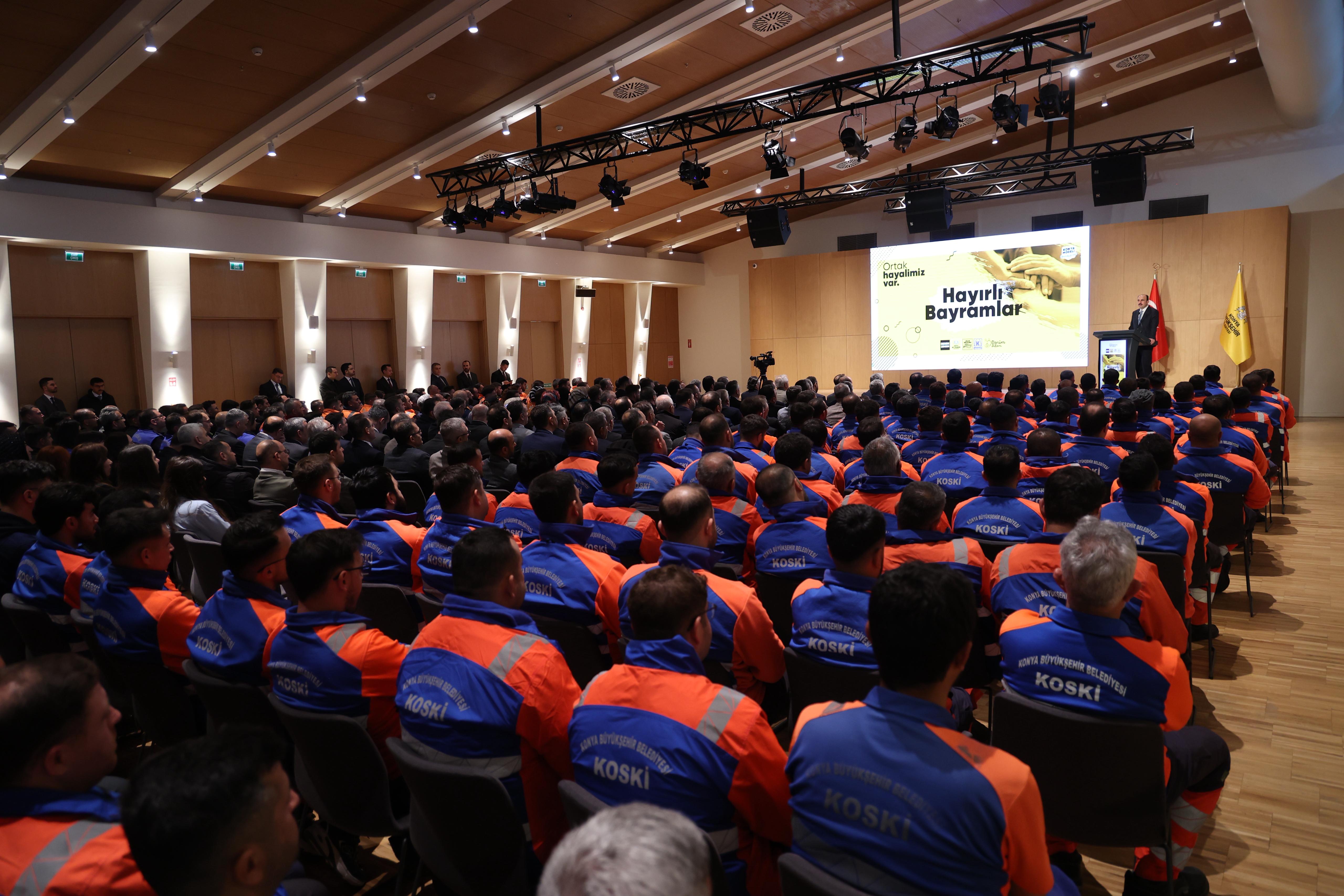 BÜYÜKŞEHİR ÇALIŞANLARIYLA BAYRAMLAŞAN BAŞKAN ALTAY: “BİZ BÜYÜK VE GÜÇLÜ BİR AİLEYİZ”